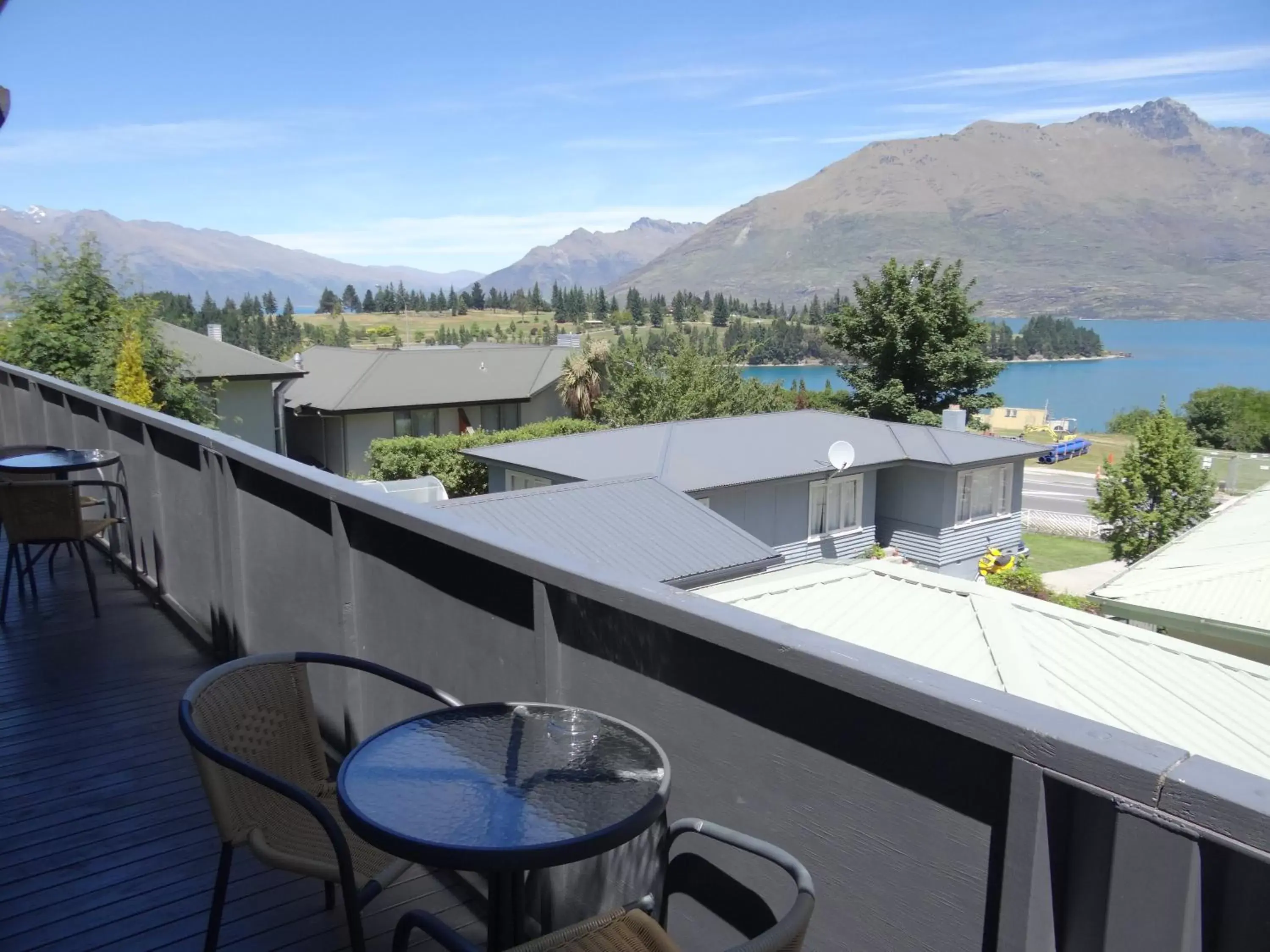 Facade/entrance, Balcony/Terrace in Chalet Queenstown