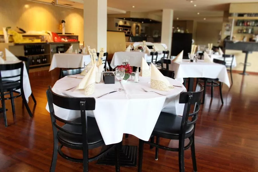 Restaurant/places to eat in Ara Classic