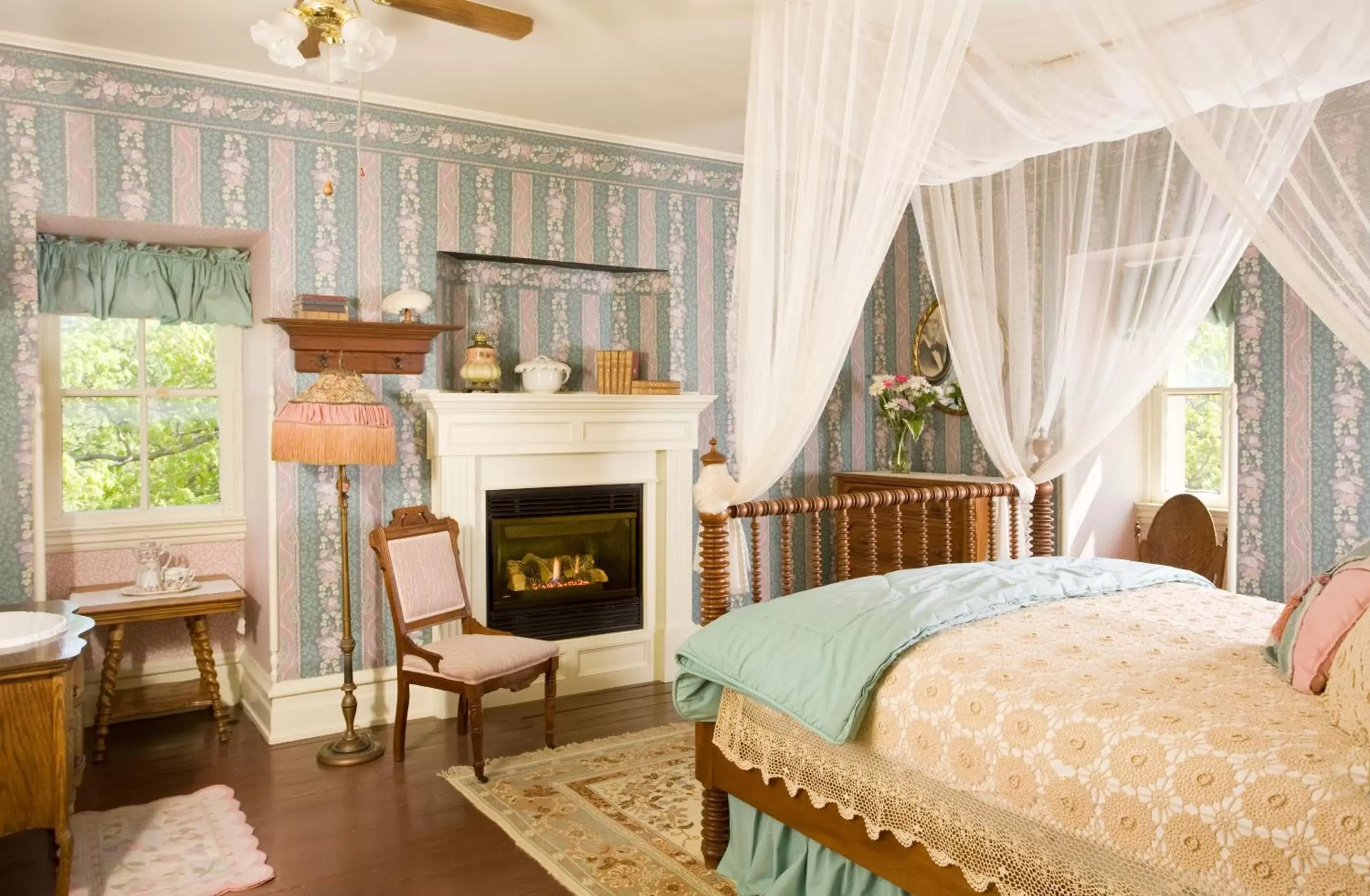 Photo of the whole room, Bed in Garth Woodside Mansion Bed and Breakfast