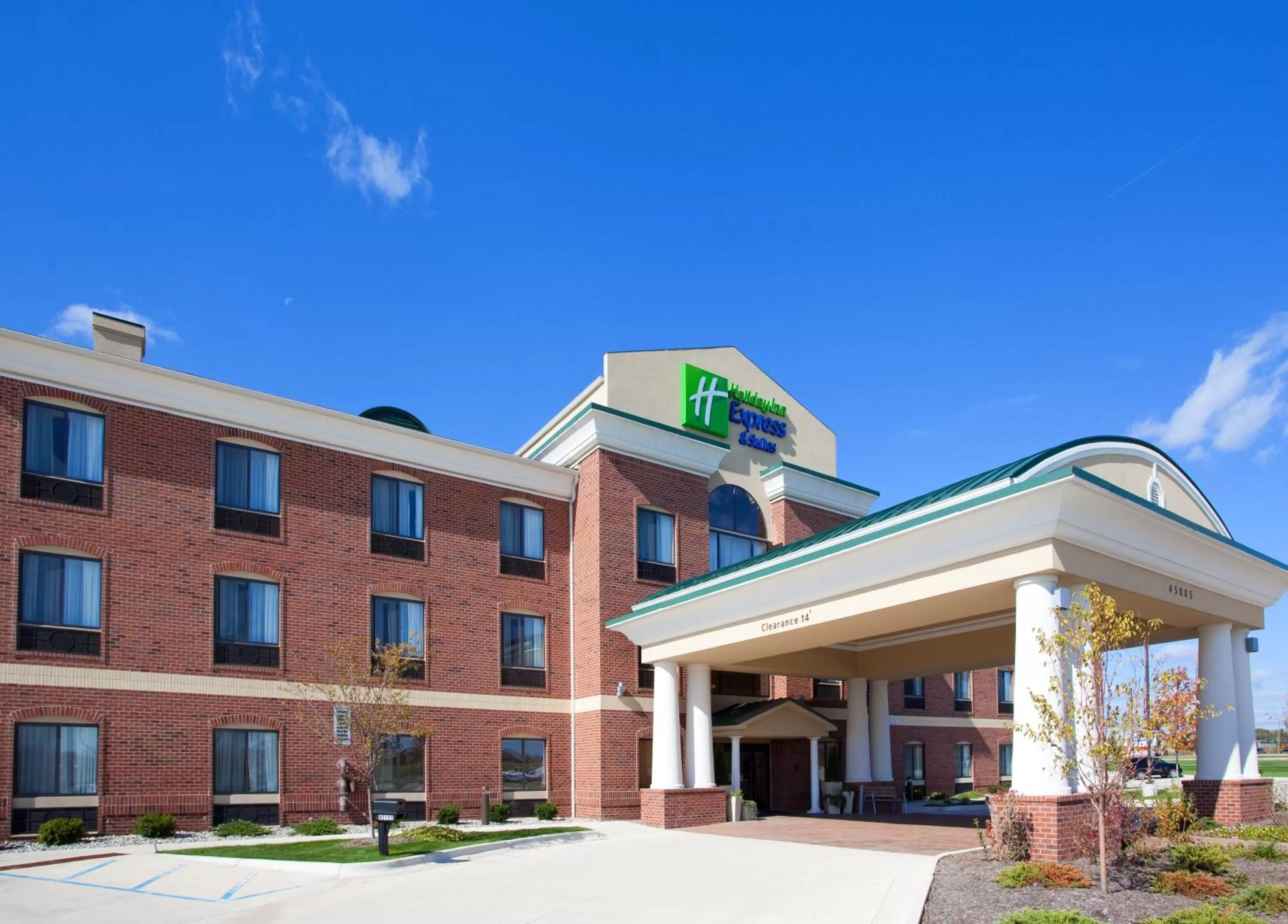 Property building in Holiday Inn Express Hotel & Suites Chesterfield - Selfridge Area by IHG