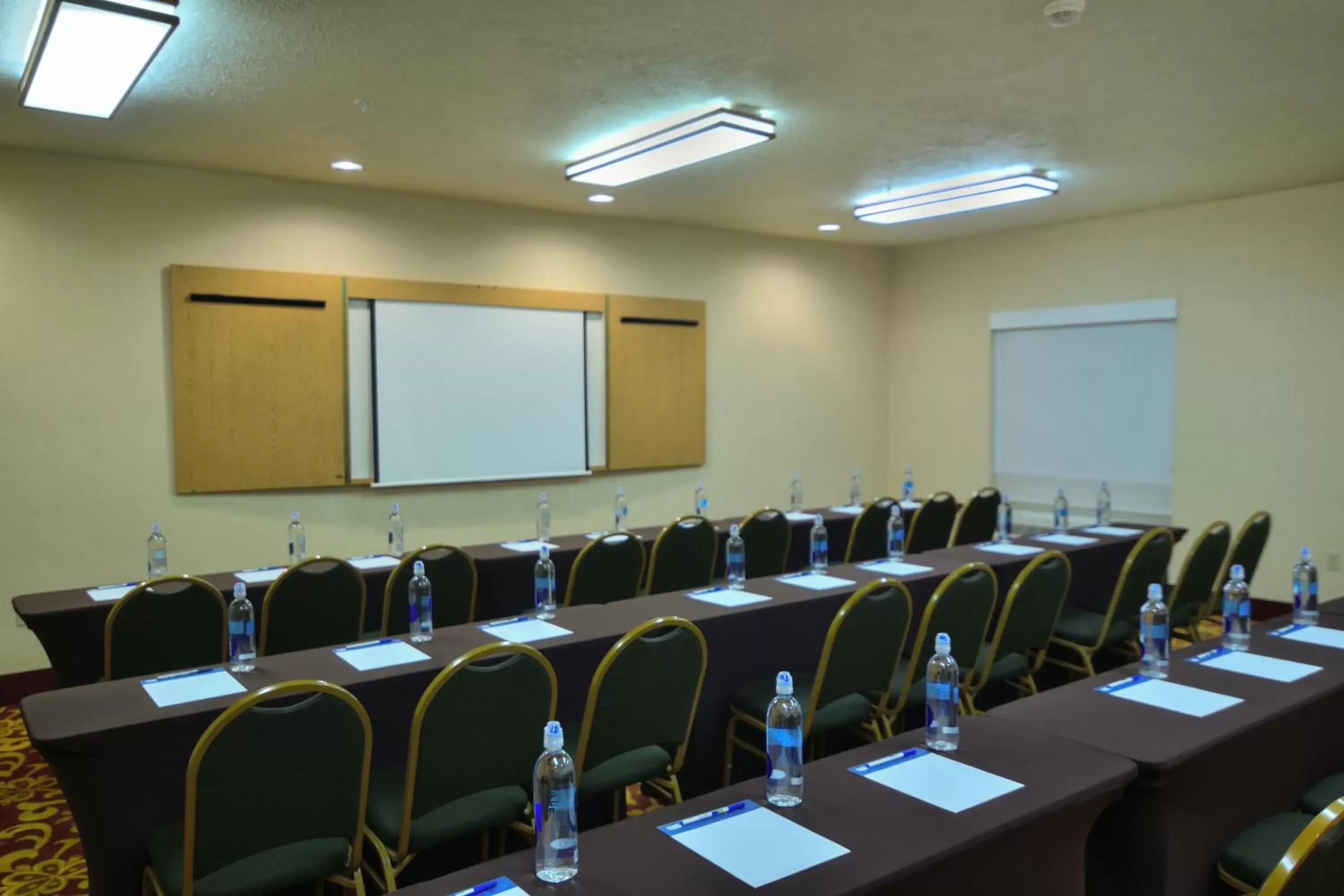 Meeting/conference room in Holiday Inn Express Hotel & Suites Idaho Falls, an IHG Hotel