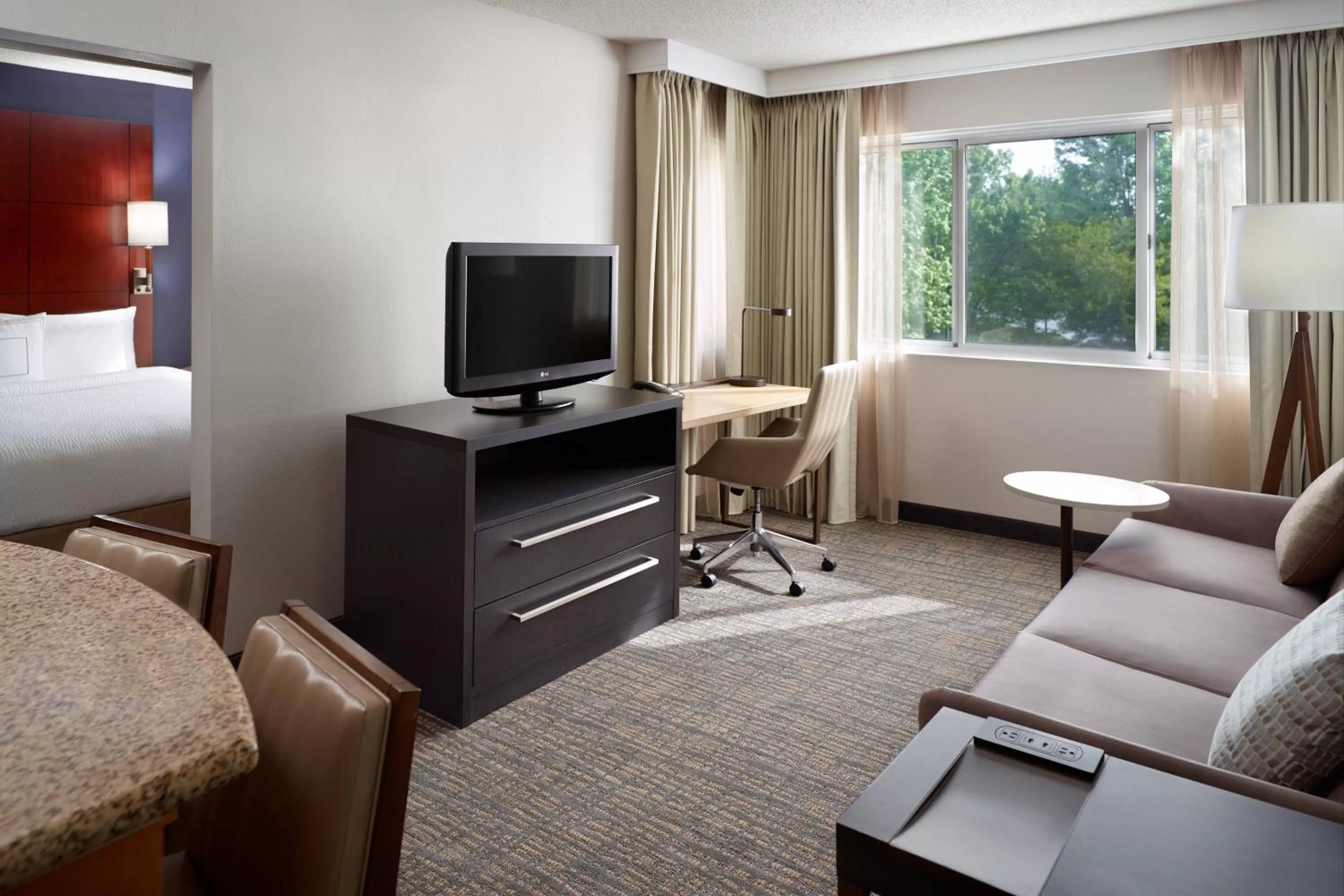Living room, Bed in Sonesta ES Suites Atlanta Alpharetta Windward