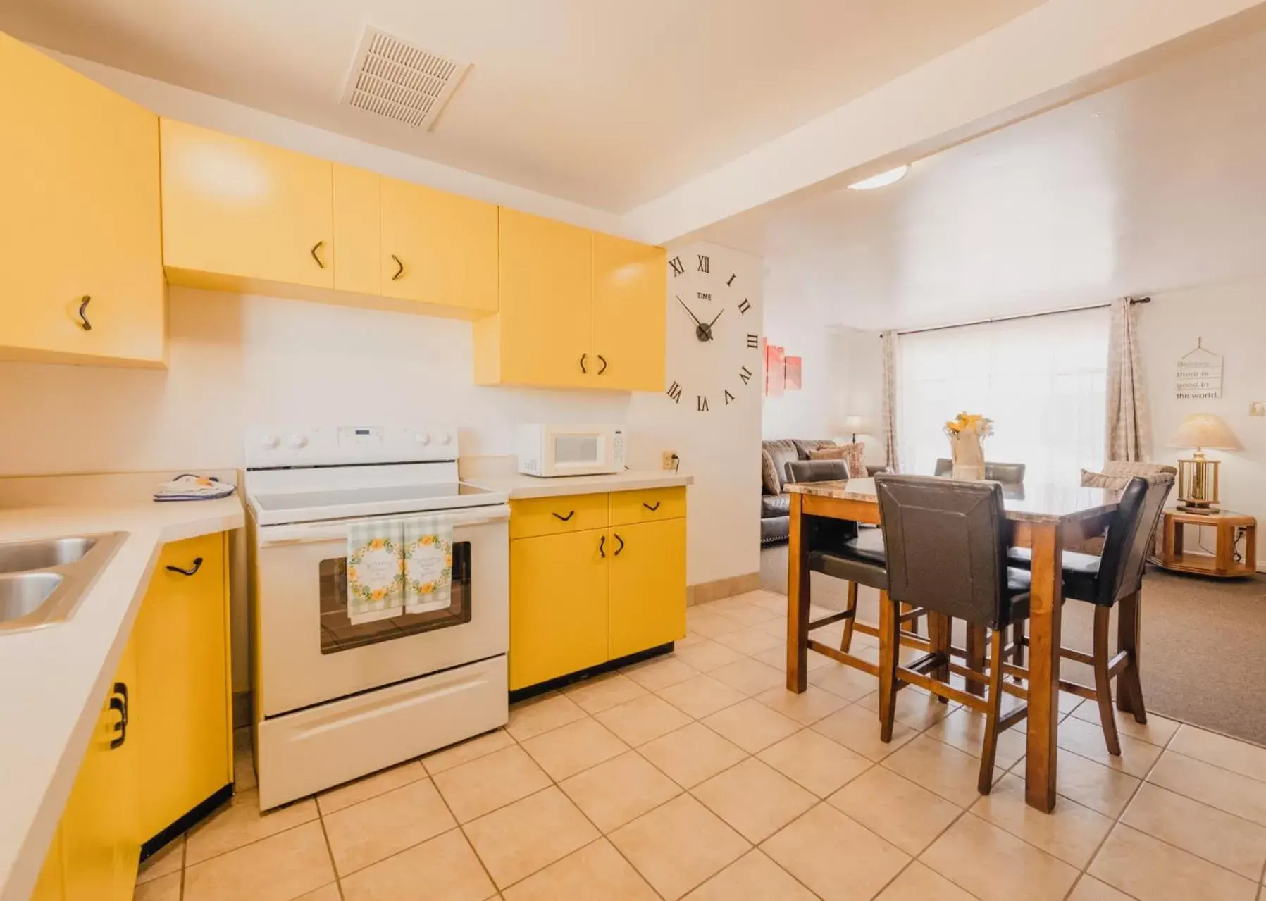 Kitchen or kitchenette, Kitchen/Kitchenette in 1 or 3 Bedroom Apartment with Full Kitchen