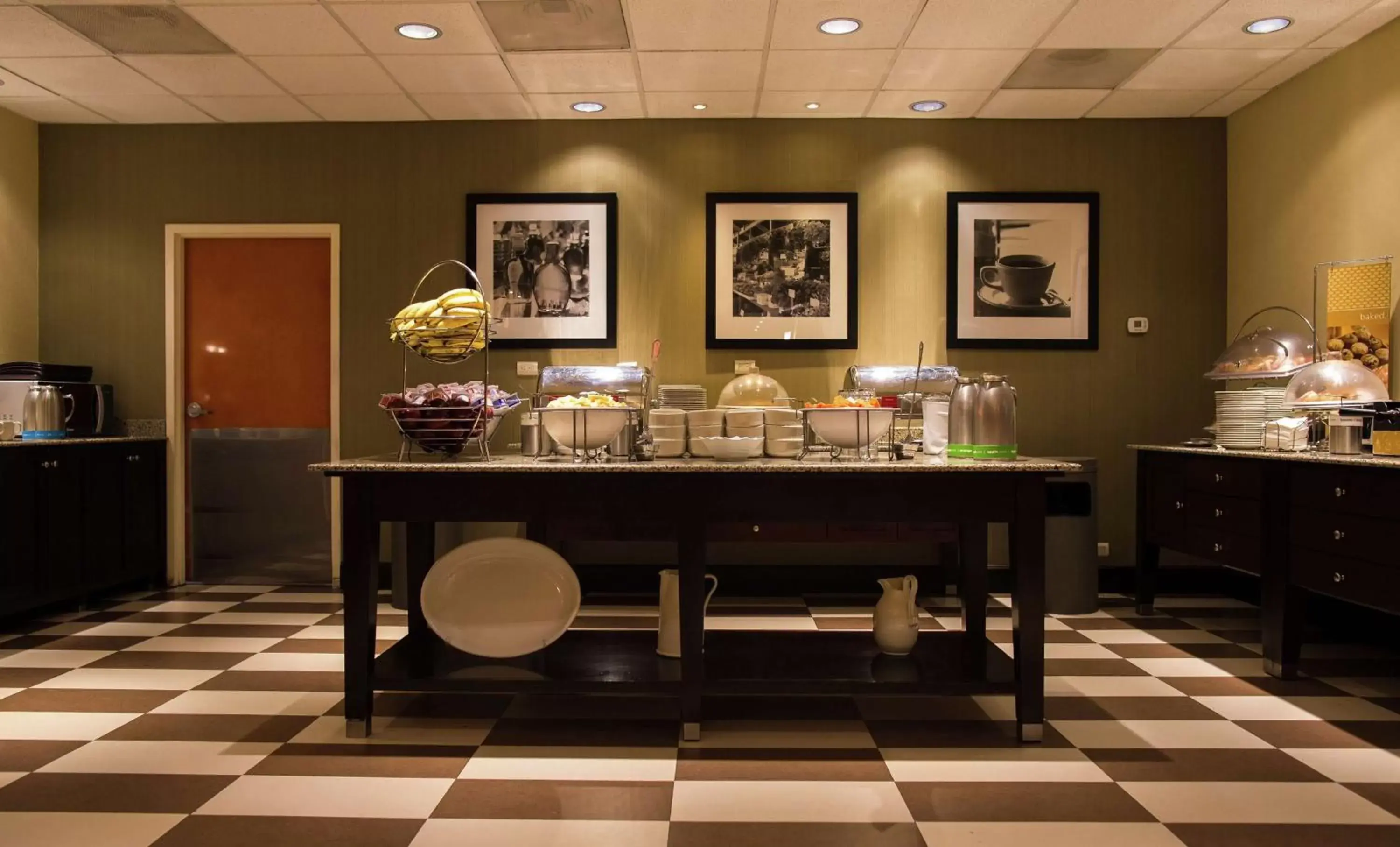 Dining area, Restaurant/Places to Eat in Hampton Inn Torreon Airport-Galerias