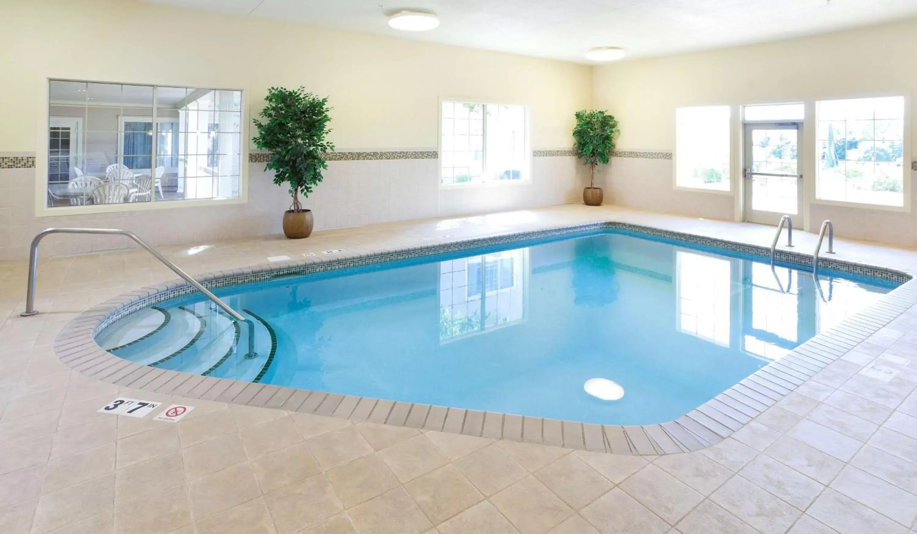 On site, Swimming Pool in Country Inn & Suites by Radisson, Chanhassen, MN