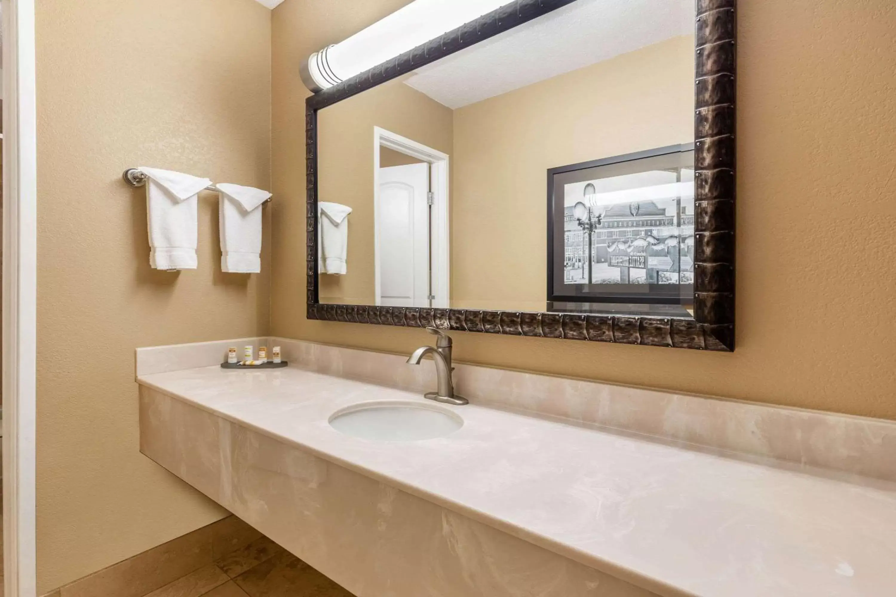 Bathroom in La Quinta by Wyndham Seattle Downtown Bathroom in La Quinta by Wyndham Seattle Downtown