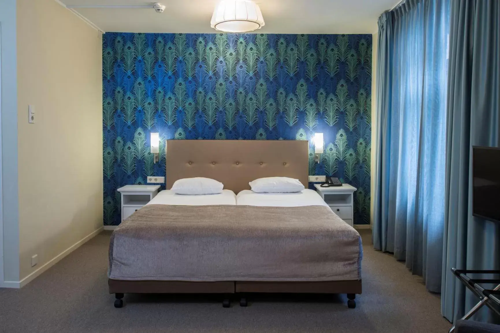 Photo of the whole room, Bed in City Hotel Nieuw Minerva Leiden