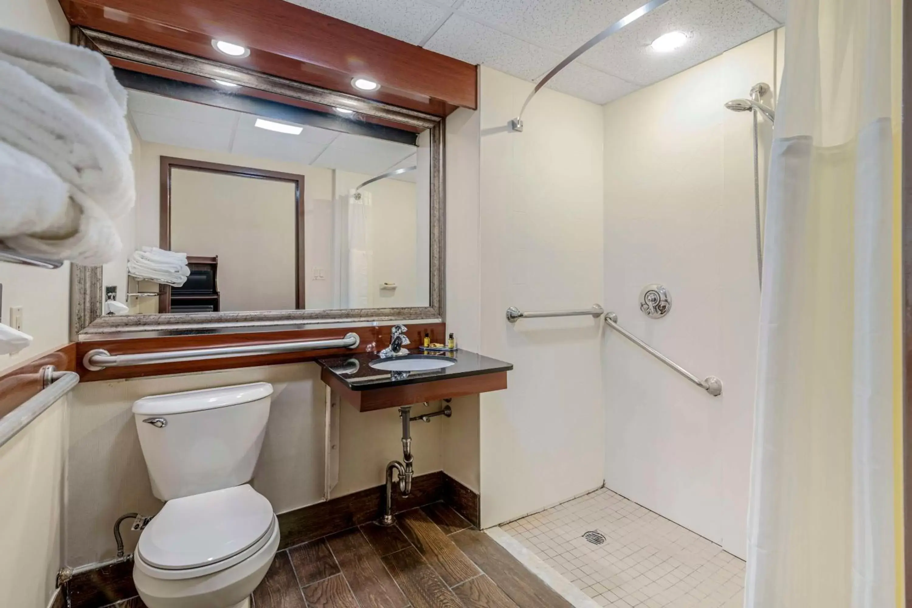 Bathroom in Best Western Plus Augusta Civic Center Inn Bathroom in Best Western Plus Augusta Civic Center Inn