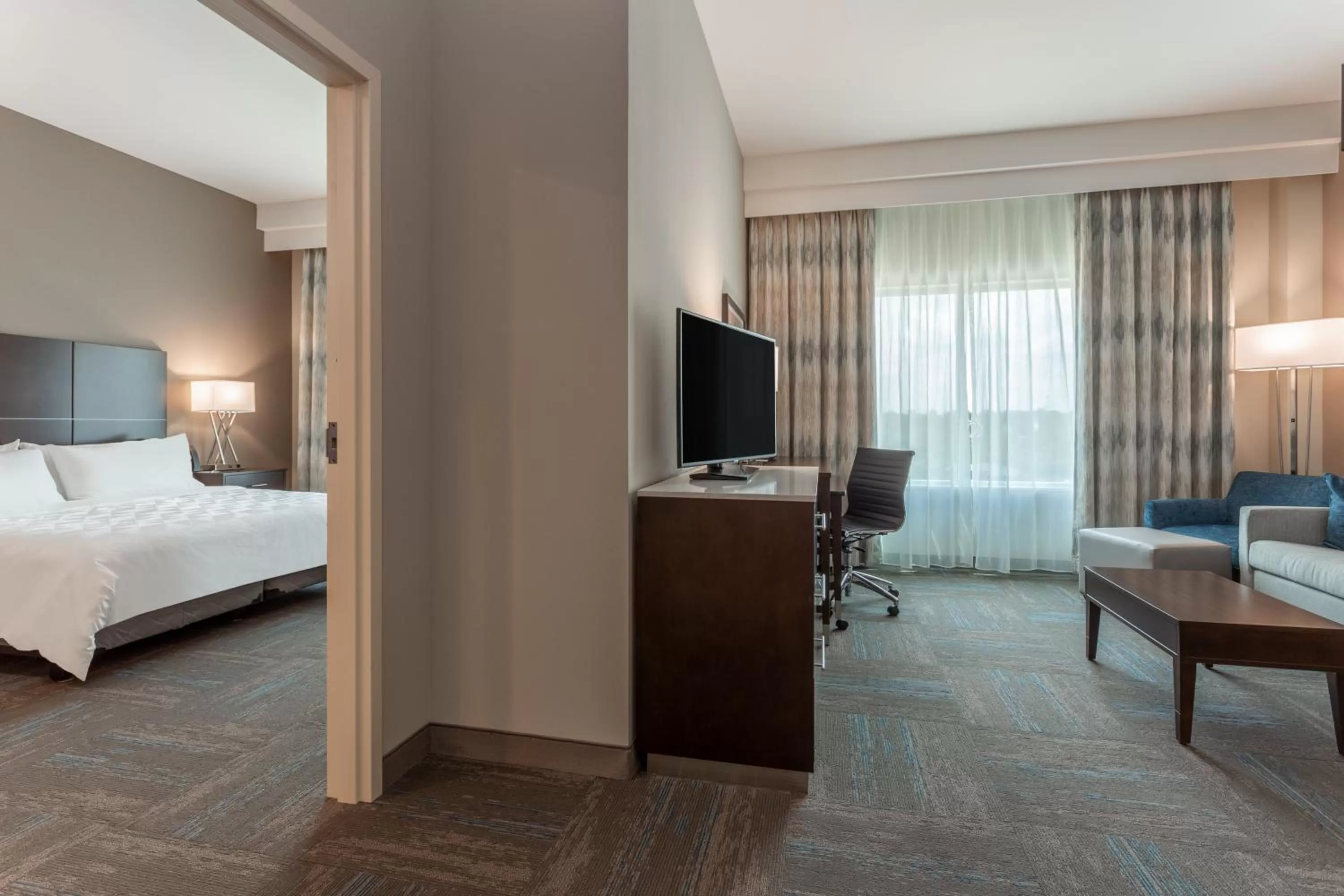 Photo of the whole room, Bed in Holiday Inn & Suites - Jefferson City by IHG