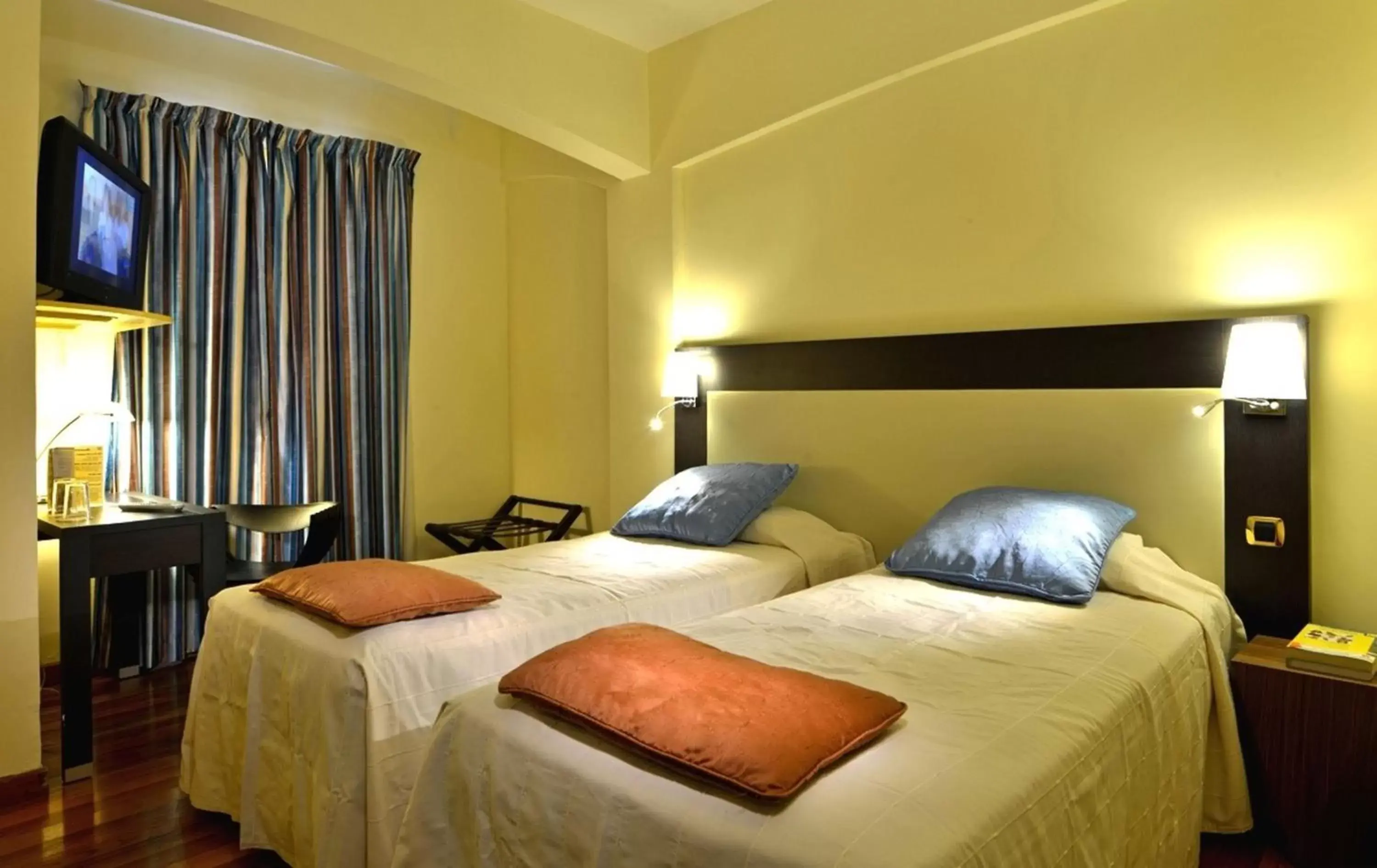 Photo of the whole room, Bed in Le Juliette Dodu- Le charme d'un monument historique Photo of the whole room, Bed in Le Juliette Dodu- Le charme d'un monument historique