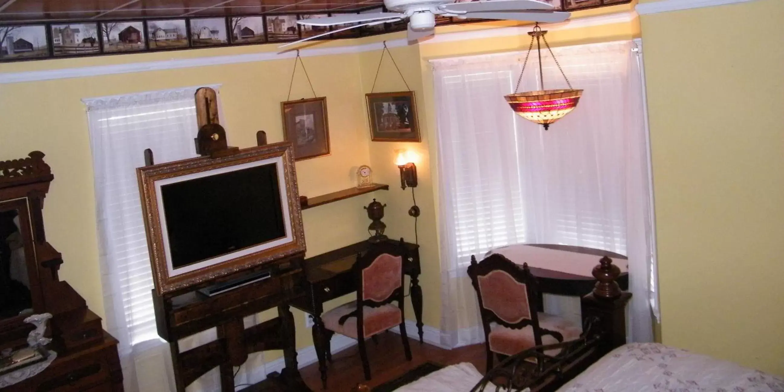 Seating Area in Book Nook Inn