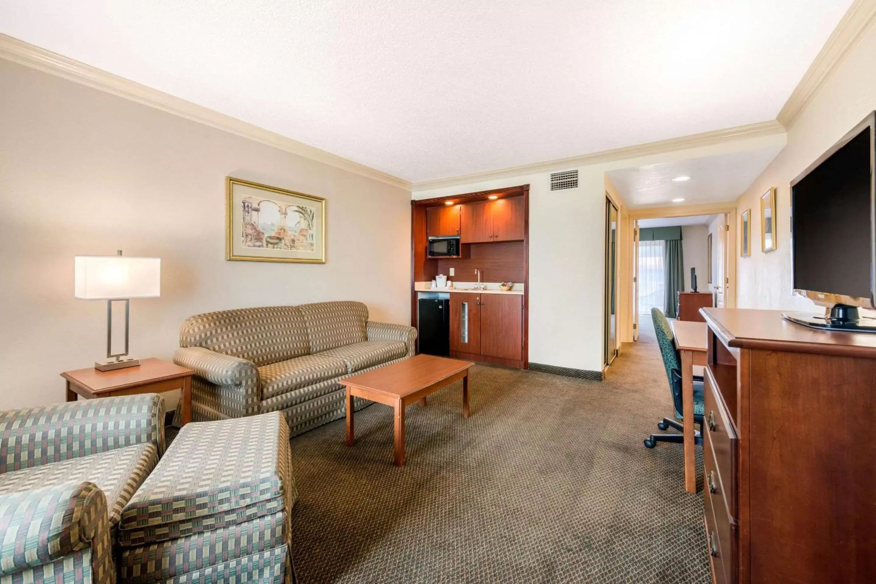 Bedroom, Seating Area in Quality Inn & Suites Tarpon Springs South