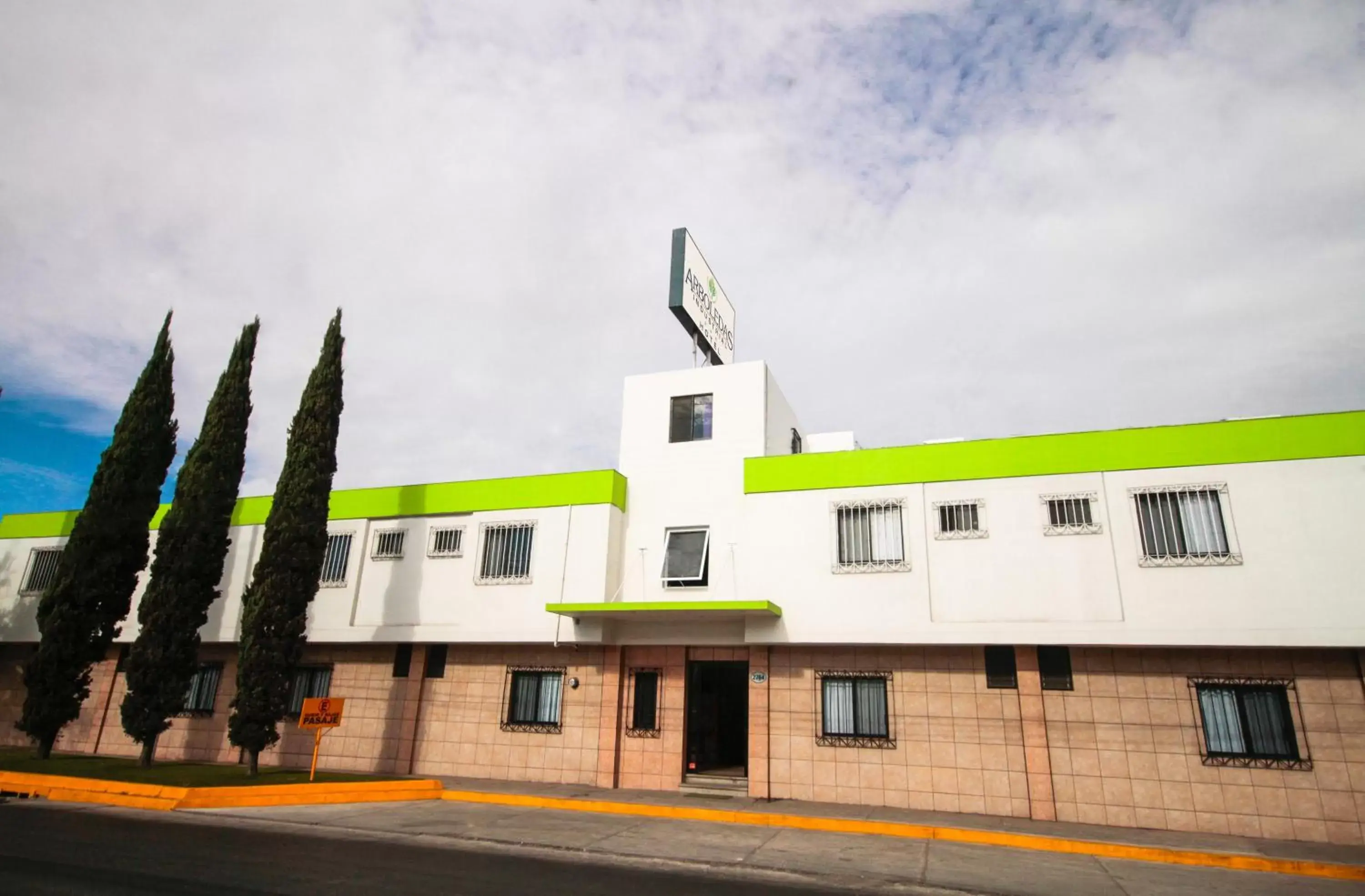 Area and facilities, Property Building in Hotel Arboledas Industrial
