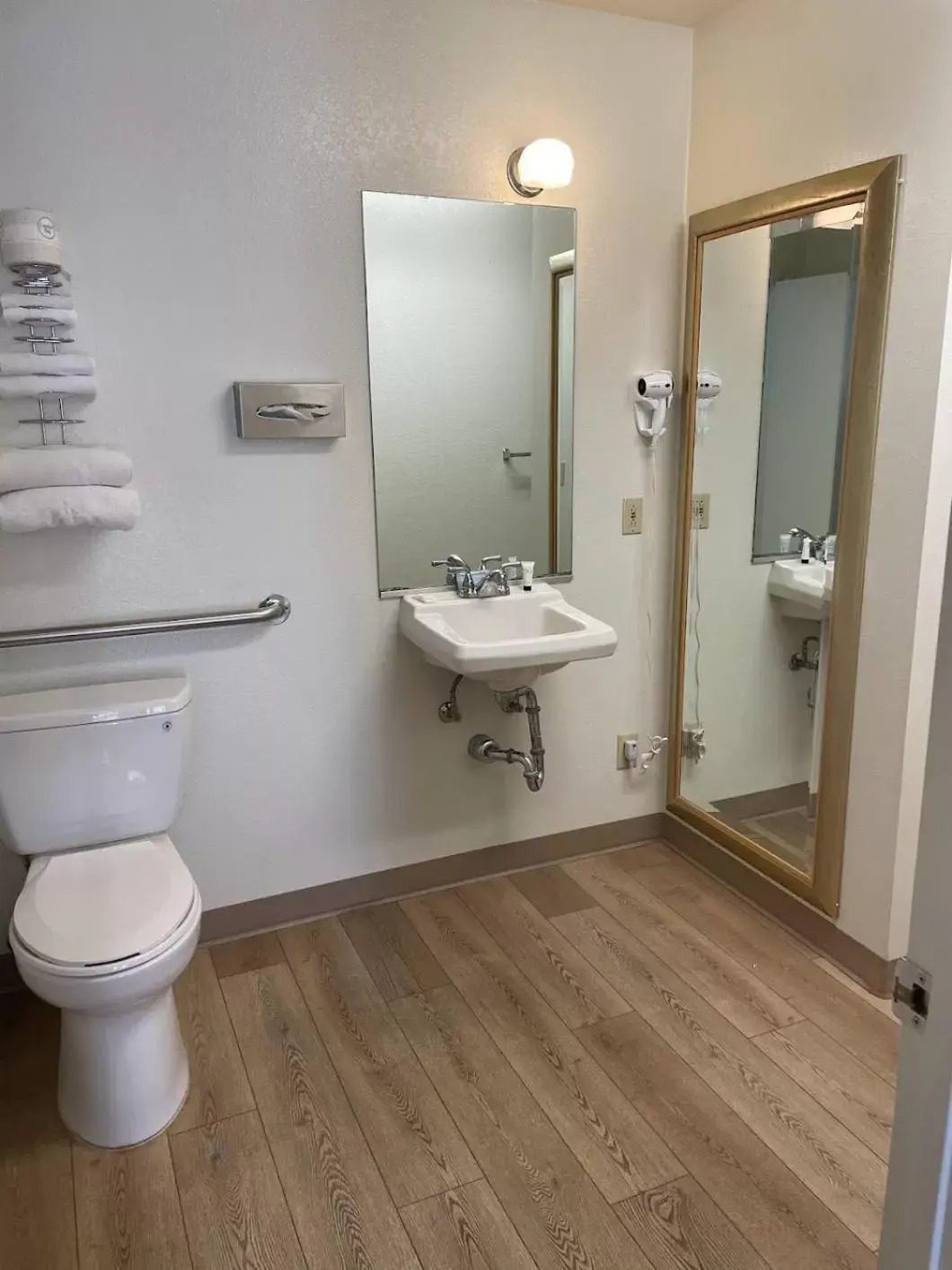 Toilet, Bathroom in The Virginian Inn Moab Downtown