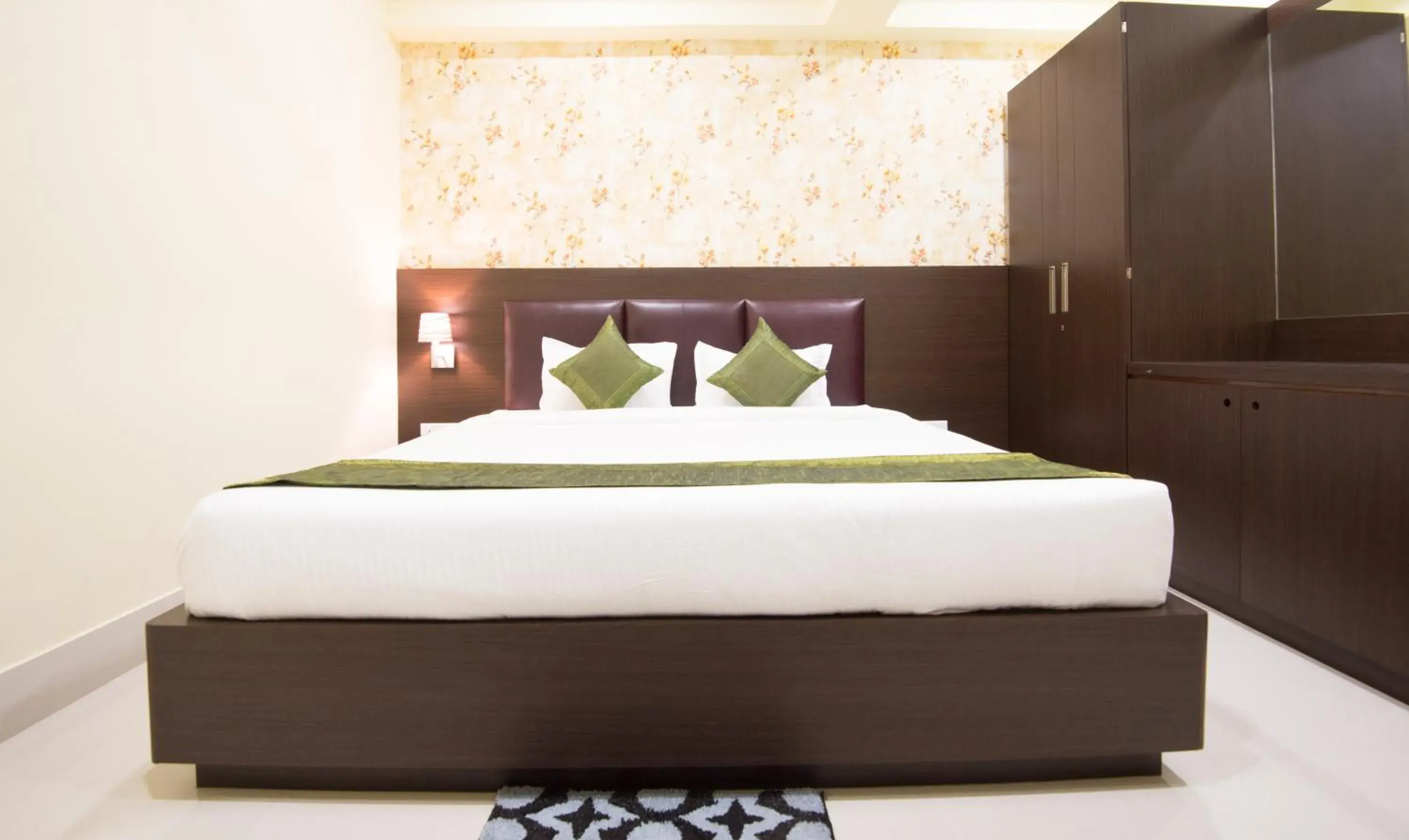 Bed in Treebo King'S Court Chandrasekharpur Bed in Treebo King'S Court Chandrasekharpur