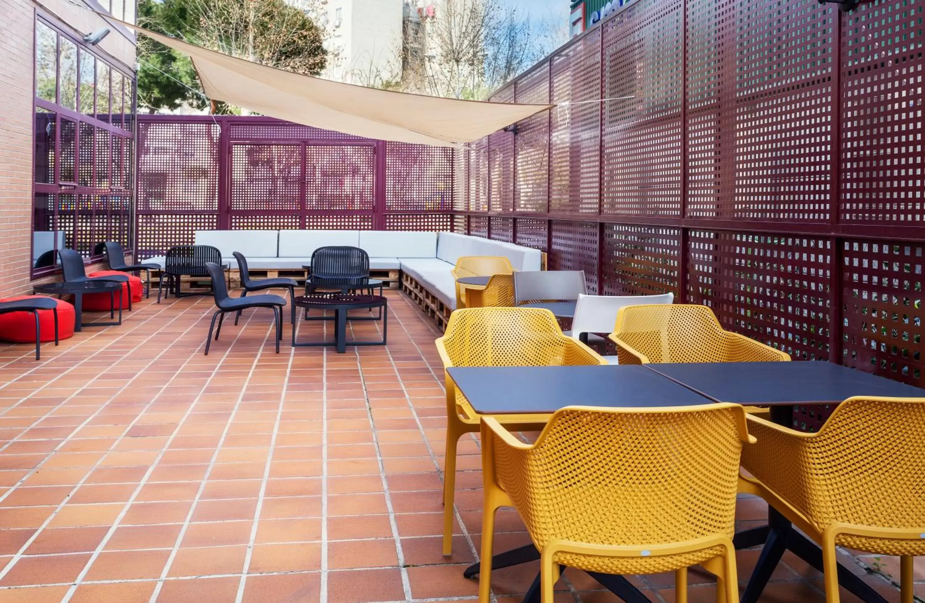 Balcony/Terrace, Restaurant/Places to Eat in B&B HOTEL Madrid Fuenlabrada