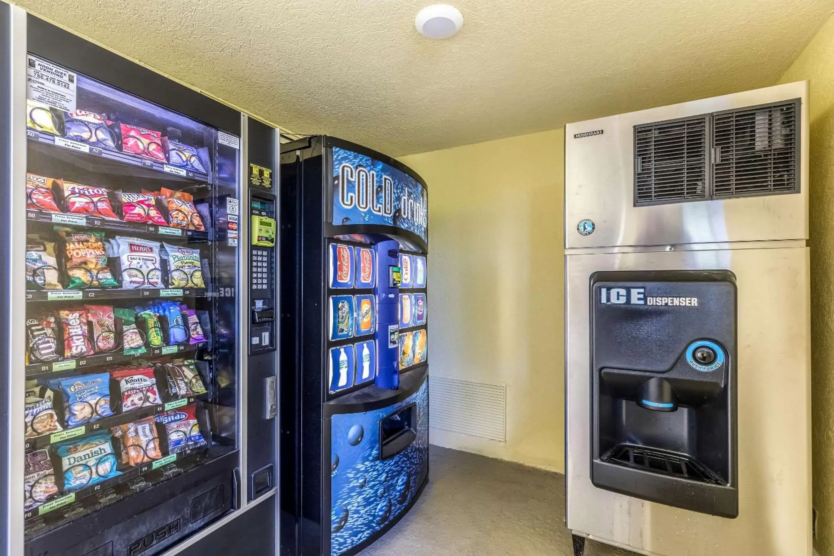 vending machine, Supermarket/Shops in Quality Inn Palm Beach International Airport