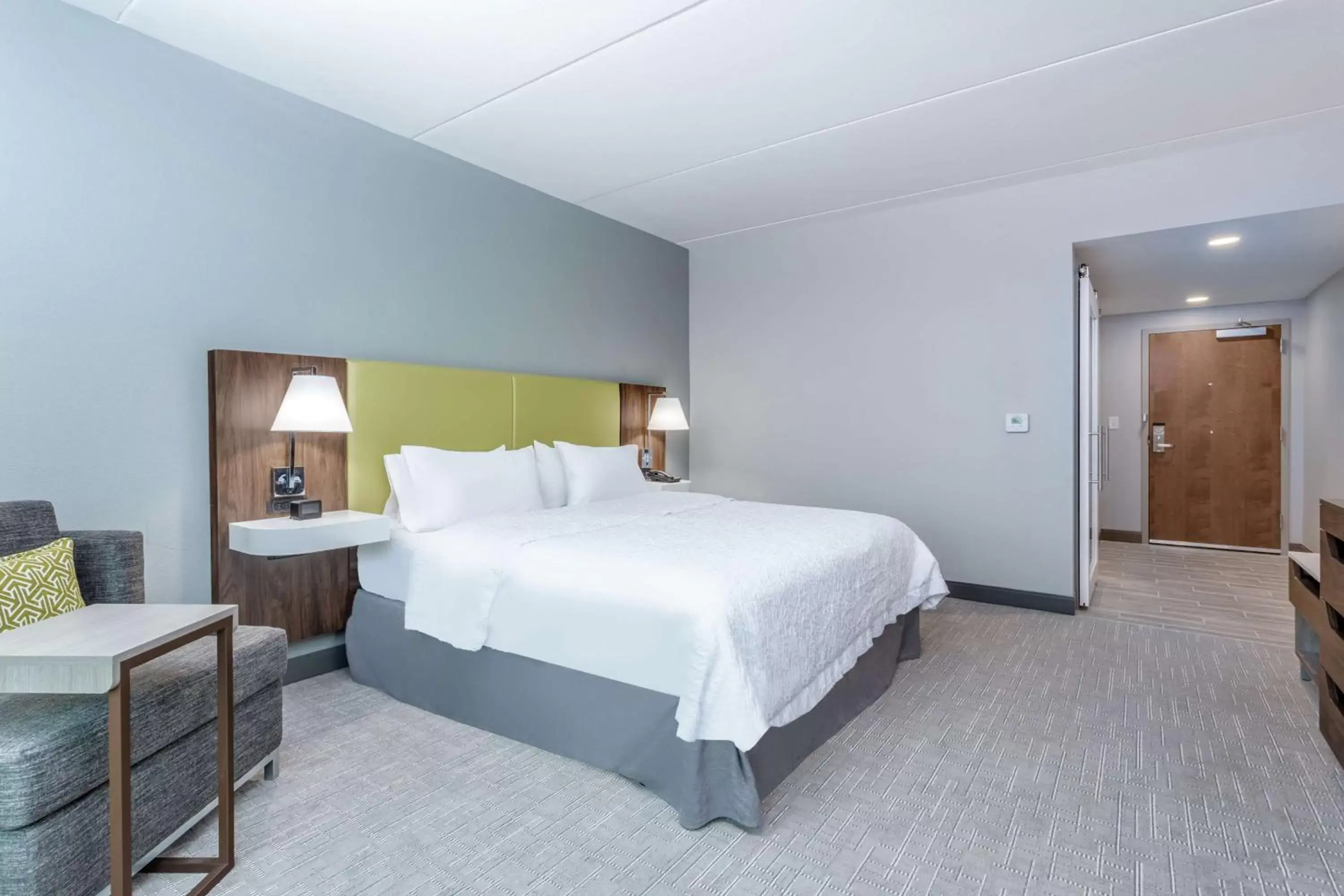 Bed in Hampton Inn & Suites Saraland Mobile
