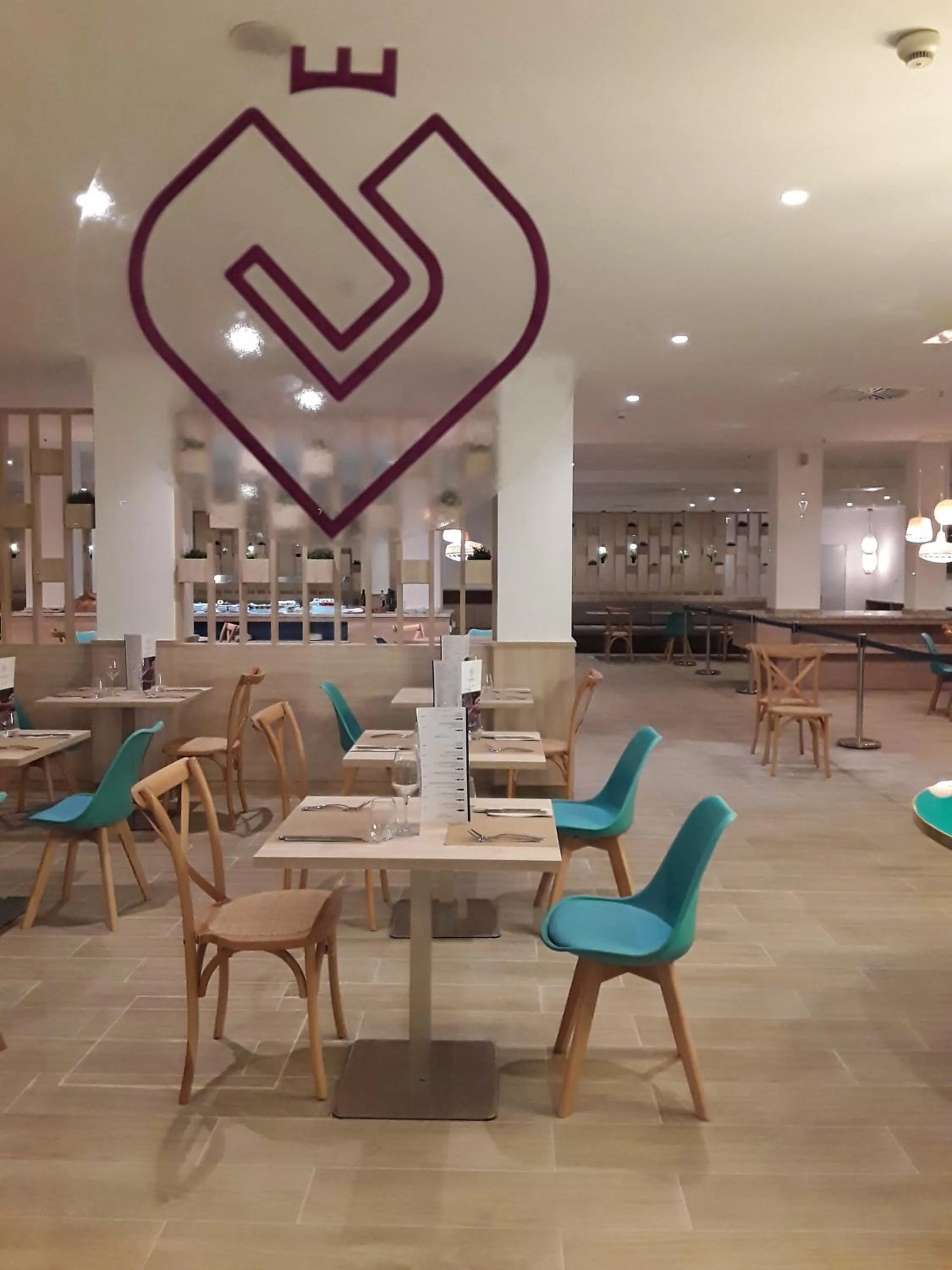 Restaurant/places to eat in Gara Suites Golf & Spa