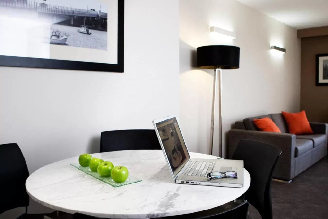 Living room in Novotel Sydney International Airport