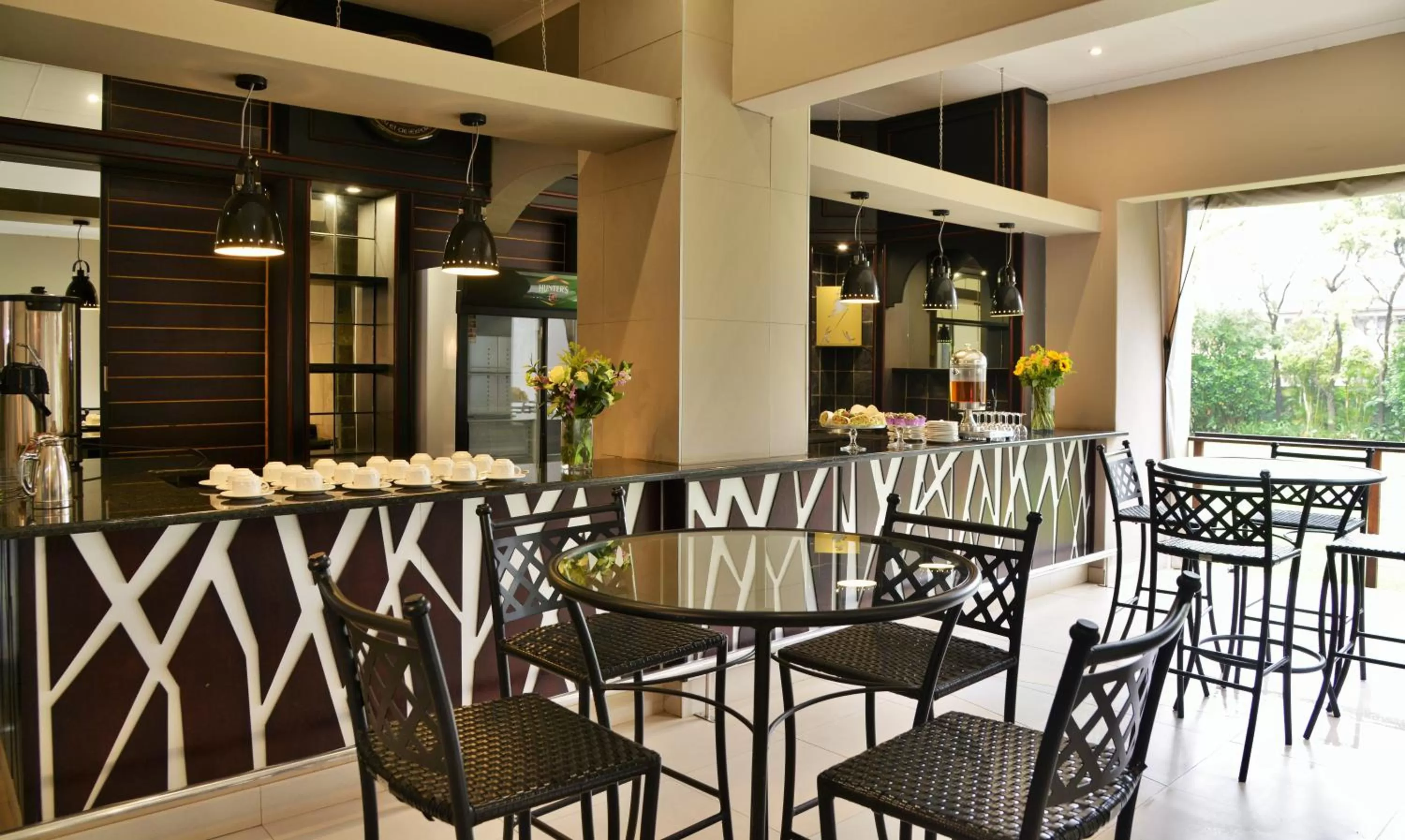 Restaurant/places to eat in BON Hotel Empangeni