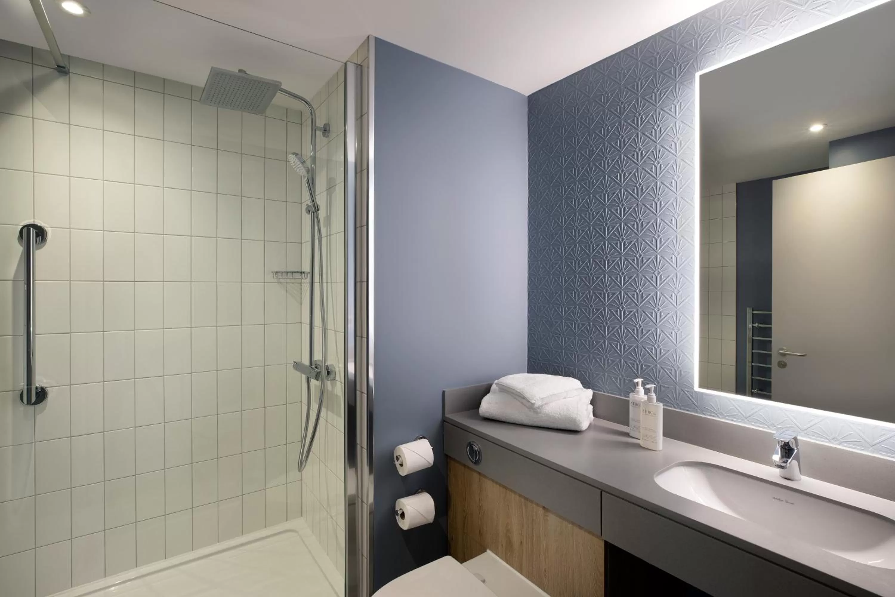 Bathroom in Leonardo Hotel Bristol City