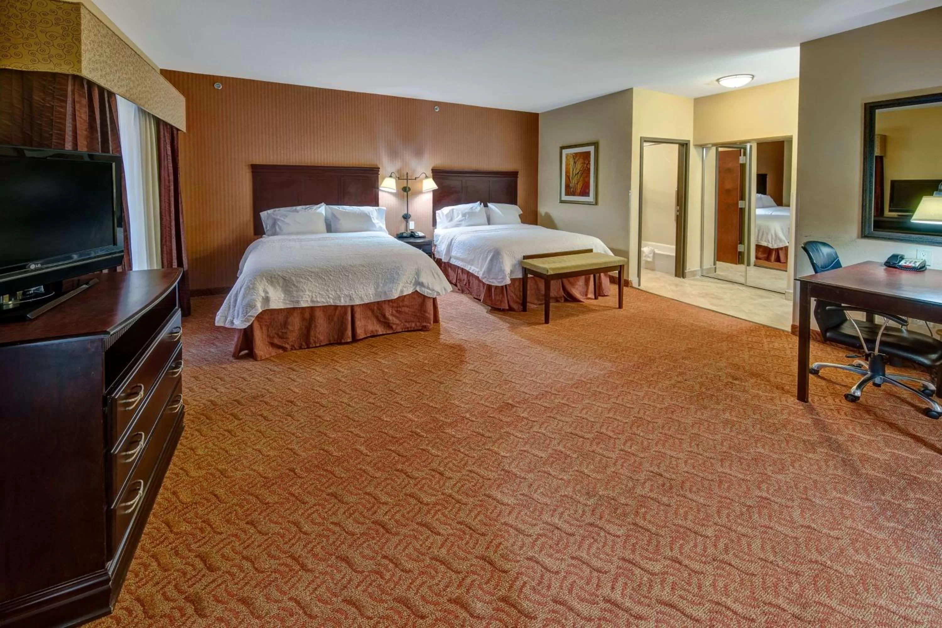 Bed in Hampton Inn & Suites Corsicana