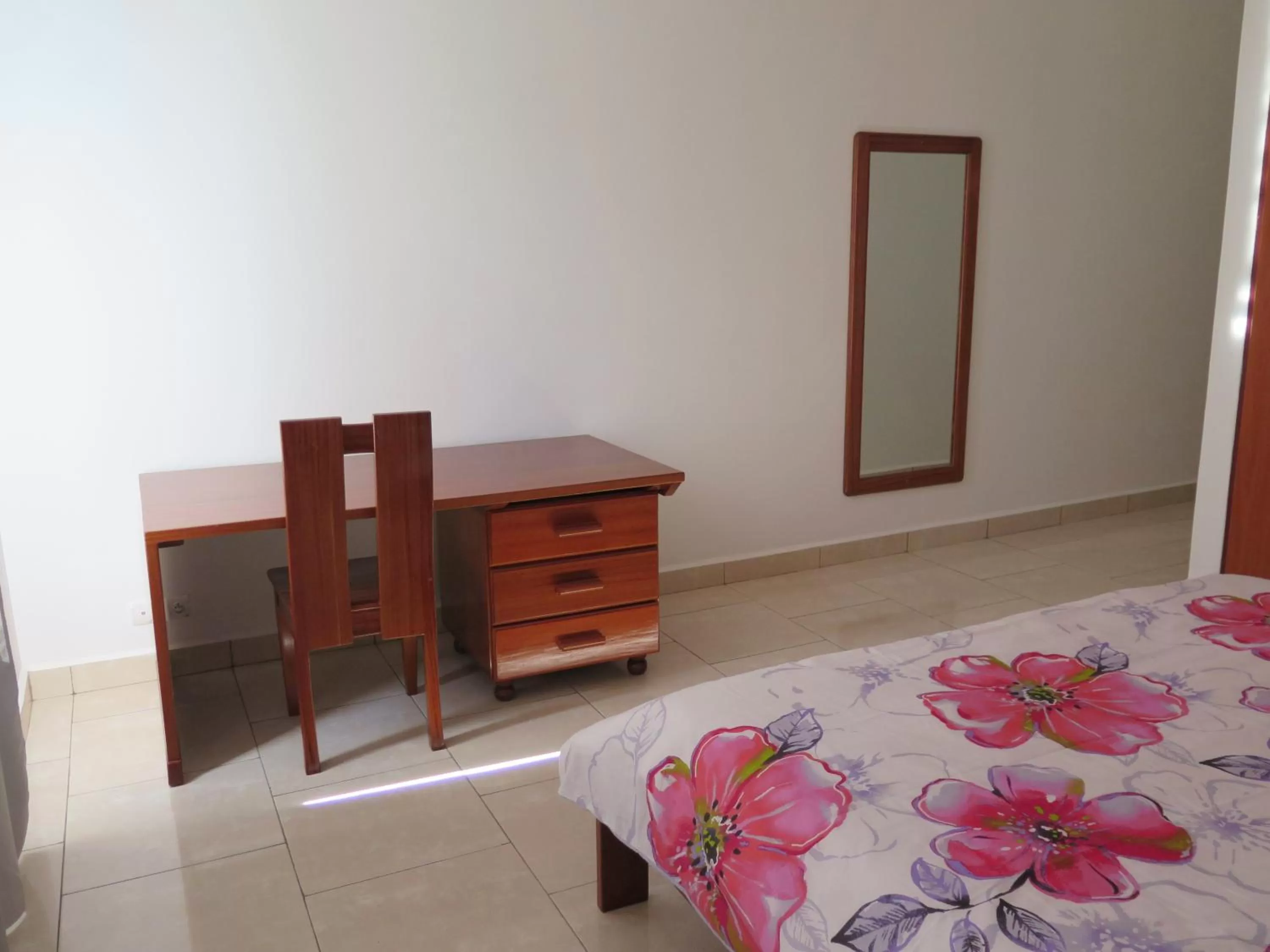 Decorative detail, Bed in Hôtel Maisons-Sifa