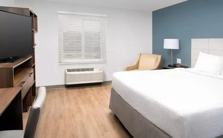 Bed in WoodSpring Suites Pecos