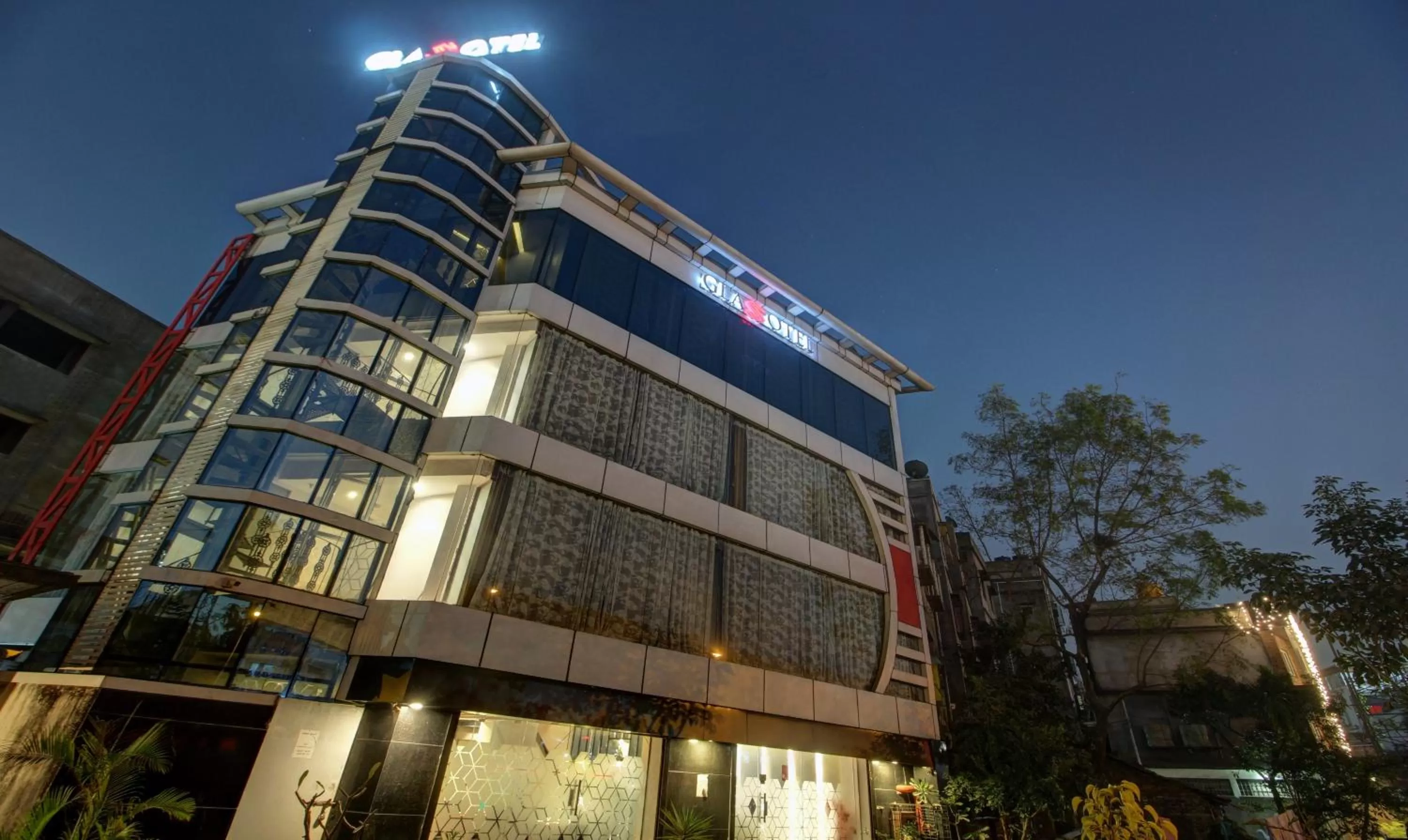 Property building in Treebo Glassotel Near Ruby Hospital