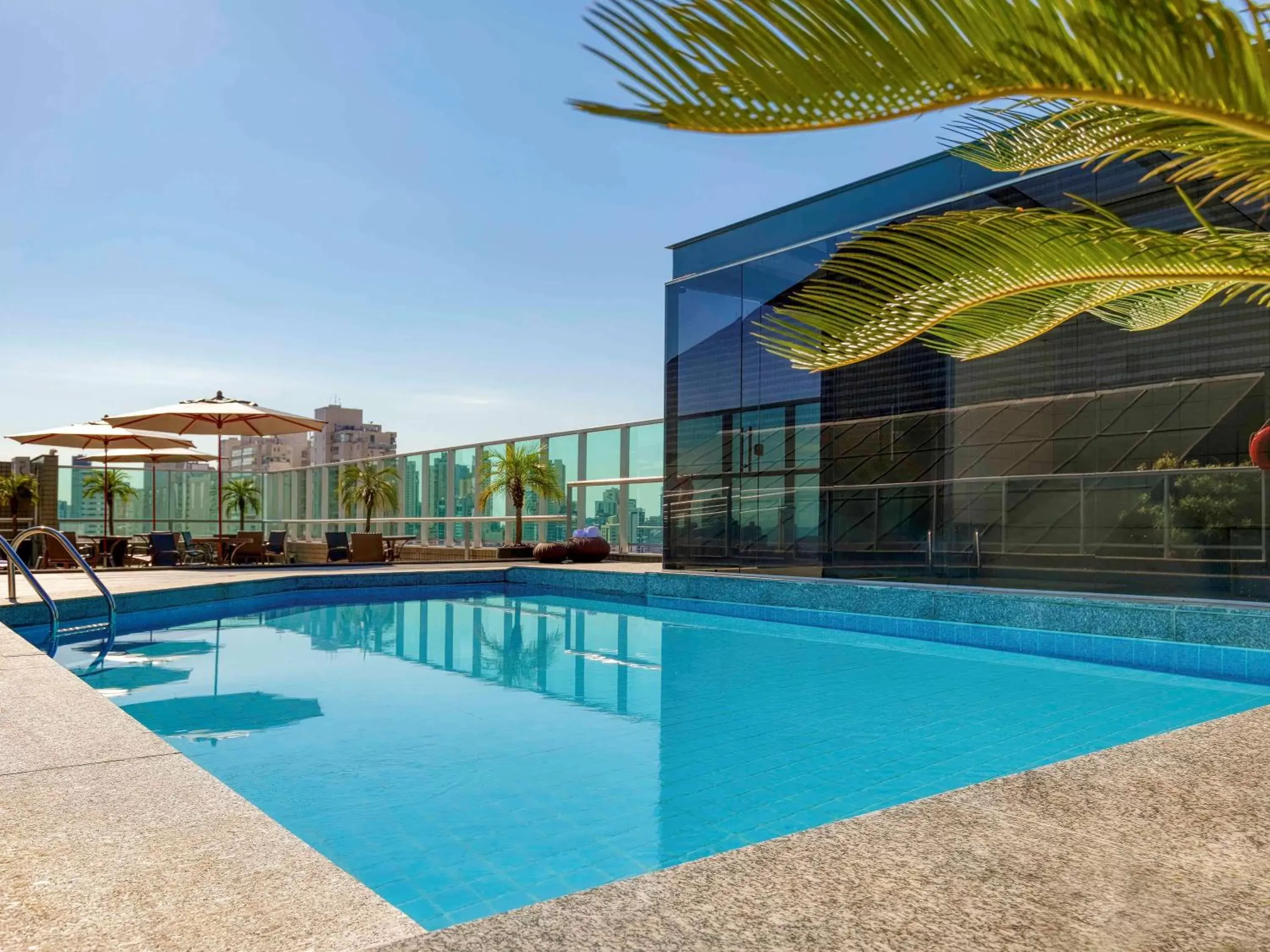 Property building, Swimming Pool in Mercure Belo Horizonte Vila da Serra