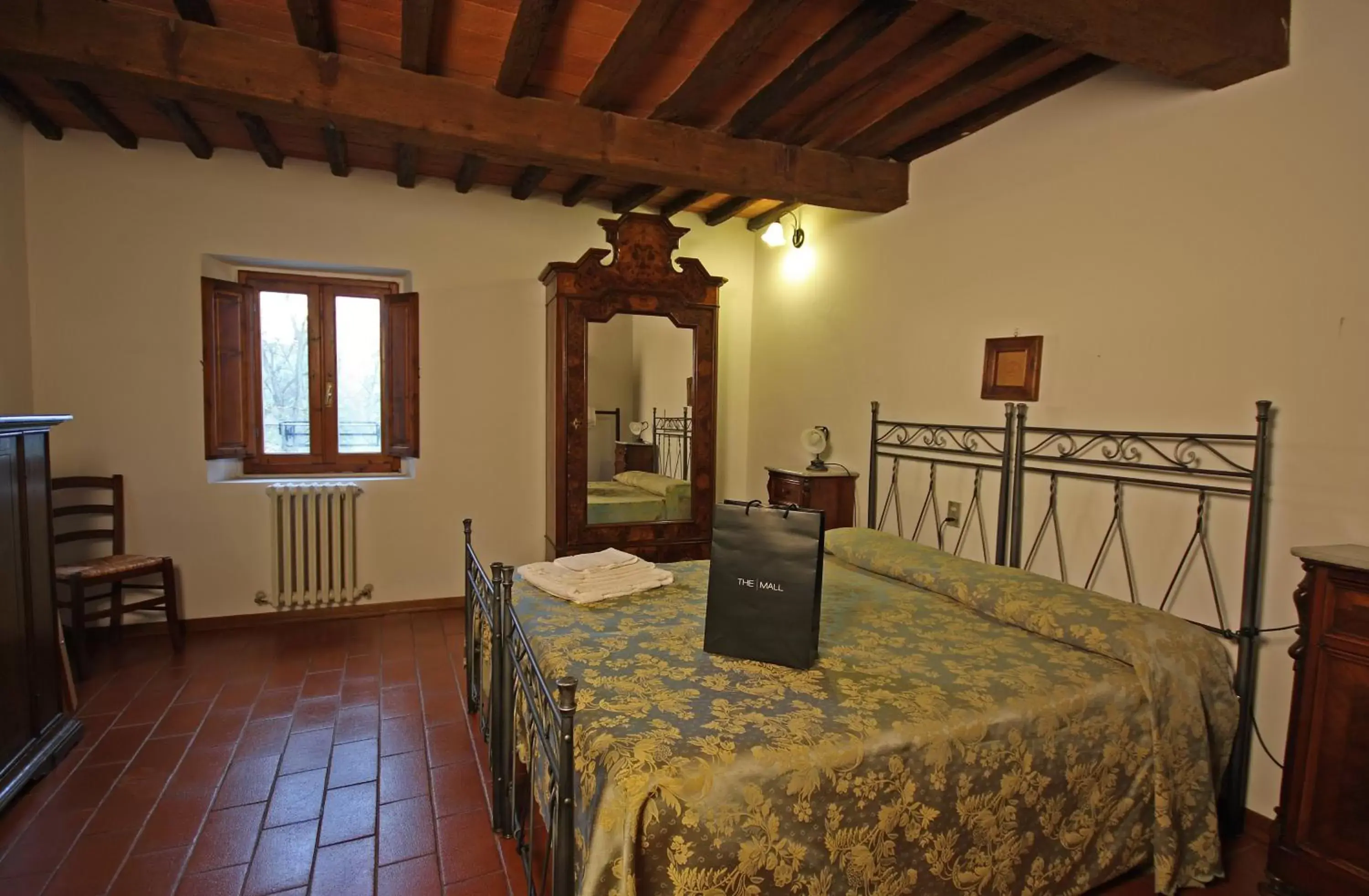 Bed, Dining Area in Tenuta Il Burchio