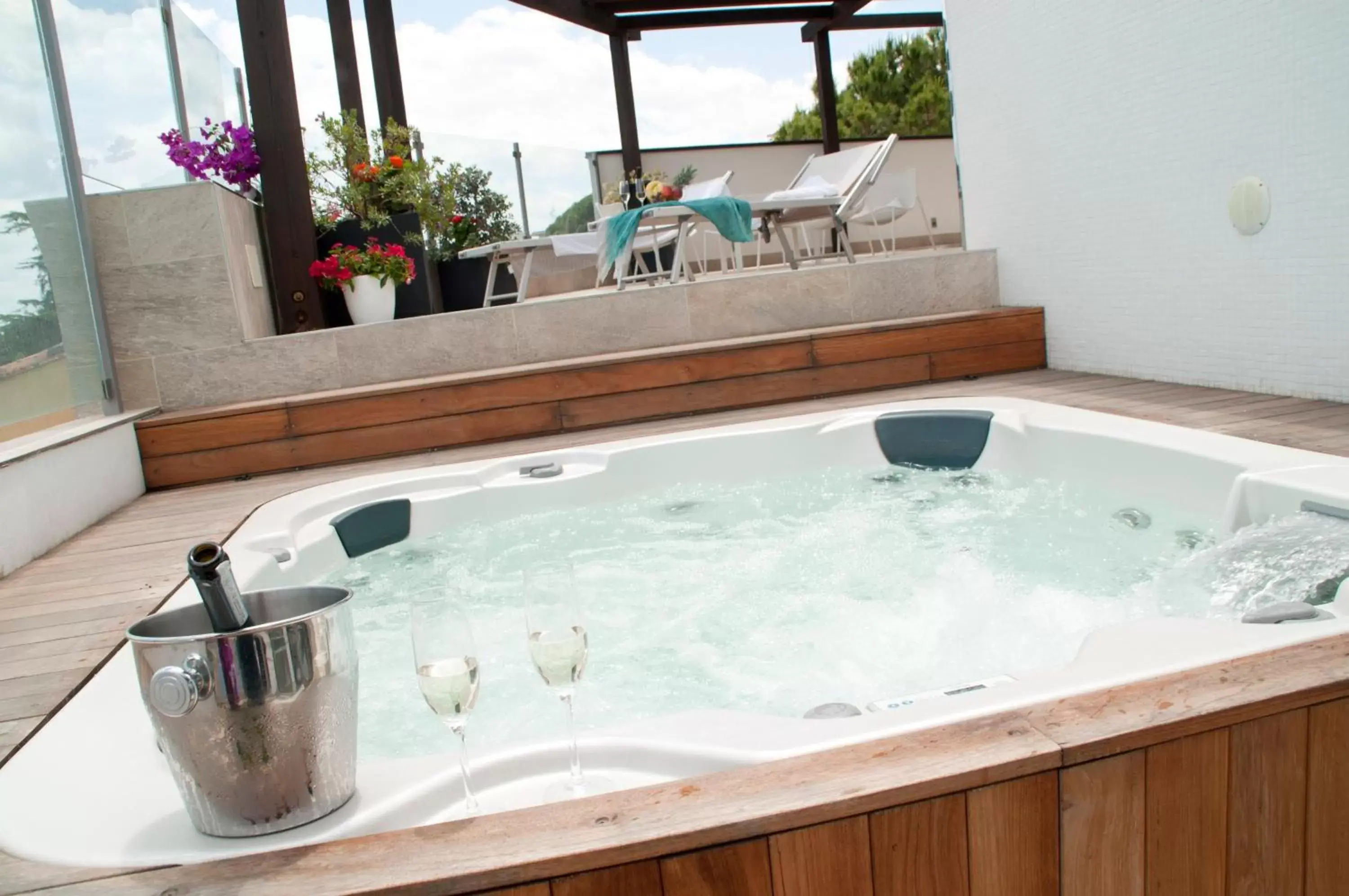 Hot Tub in Sicilia's Art Hotel & Spa