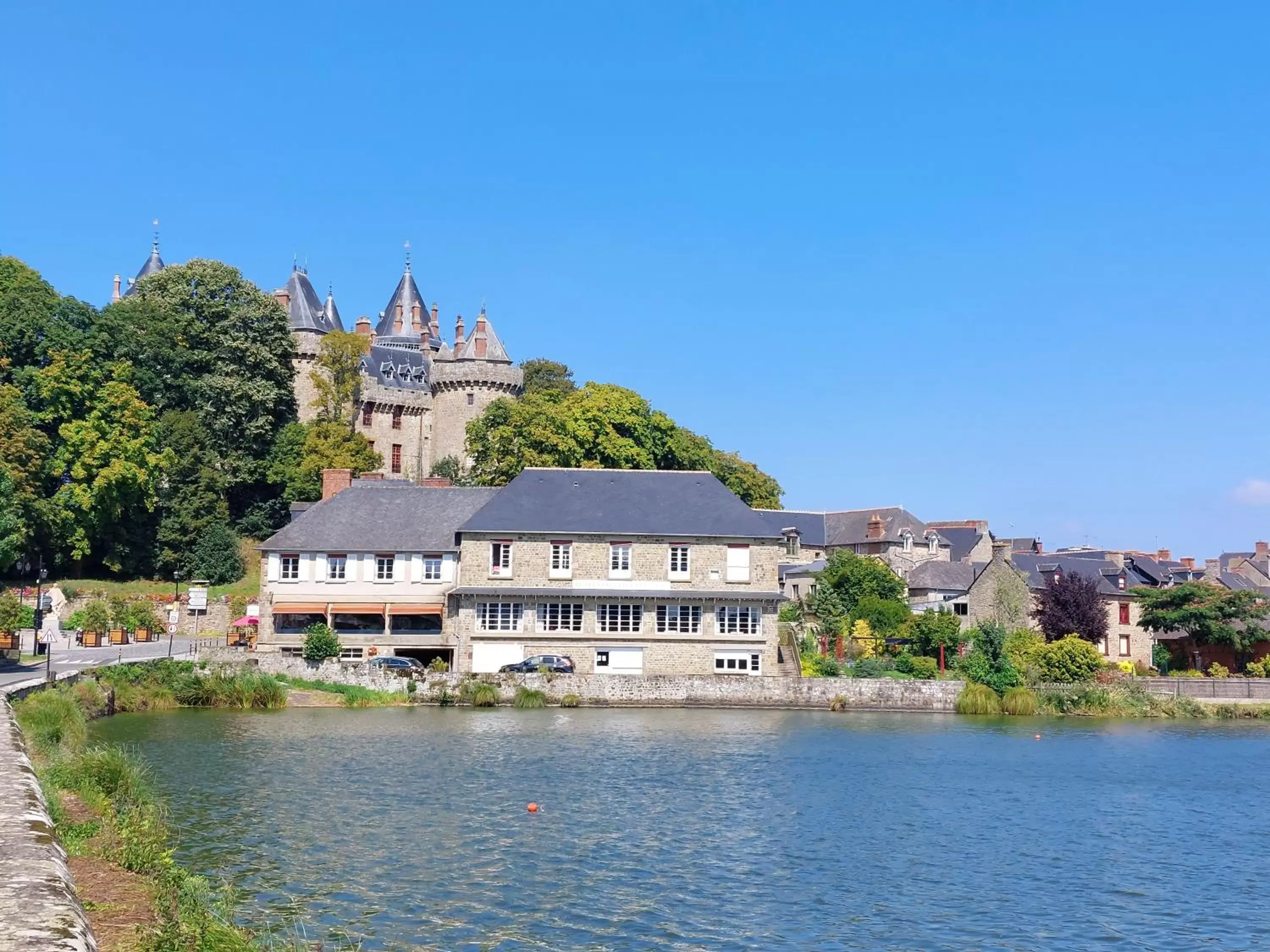 Property Building in Hôtel Restaurant du Lac