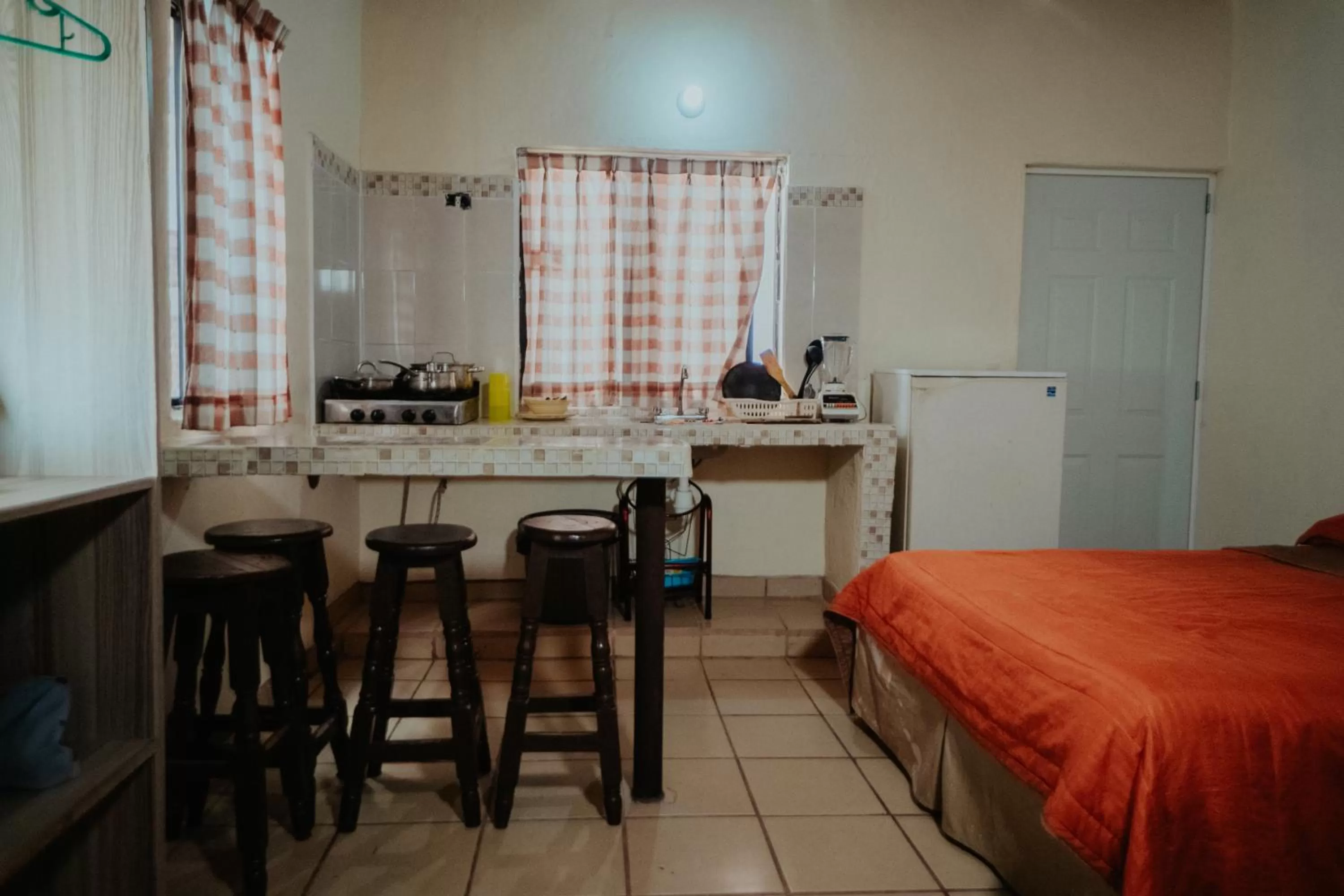 Kitchen or kitchenette in Bungalows Flamingos