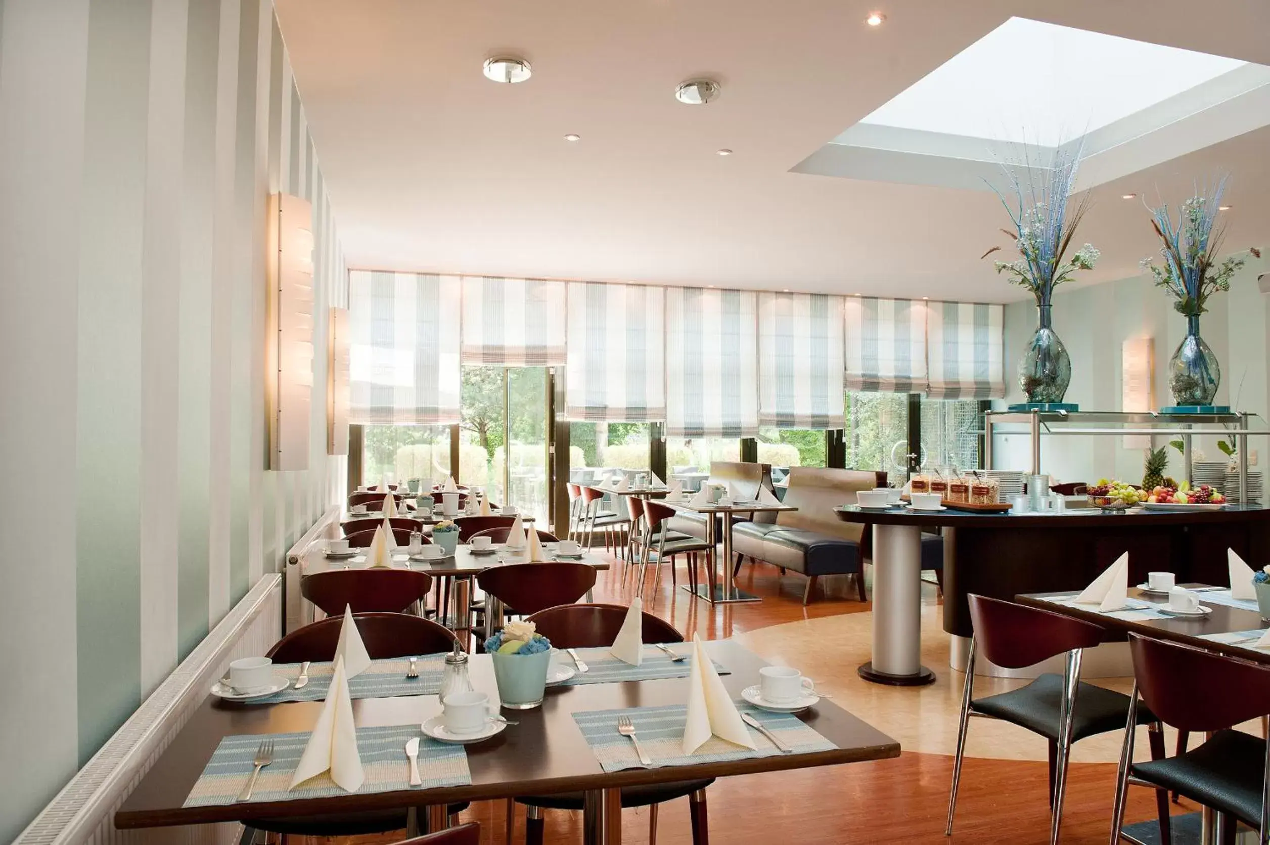 Restaurant/Places to Eat in ACHAT Hotel Regensburg im Park