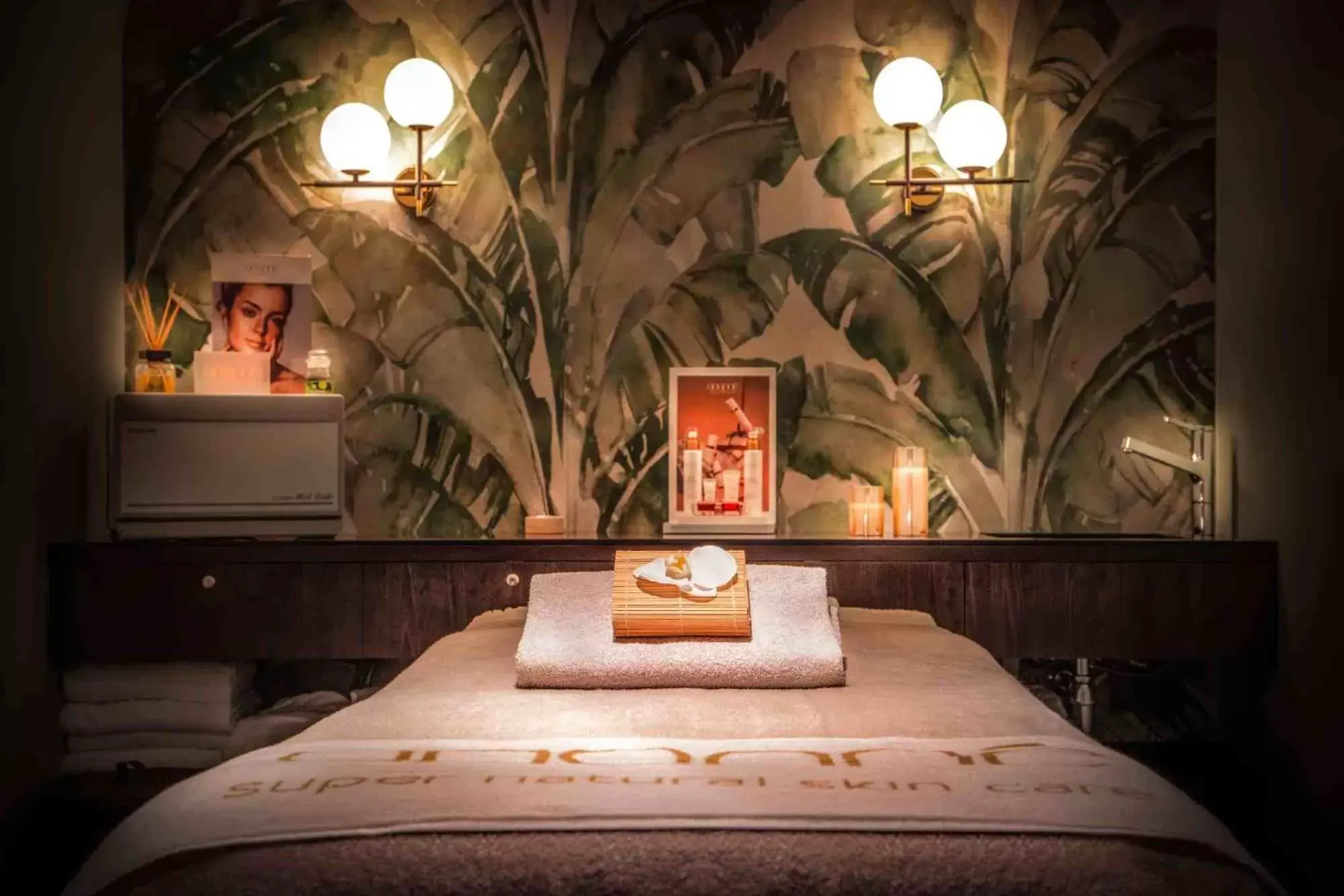 Massage, Bed in Hotel Bristol Massage, Bed in Hotel Bristol