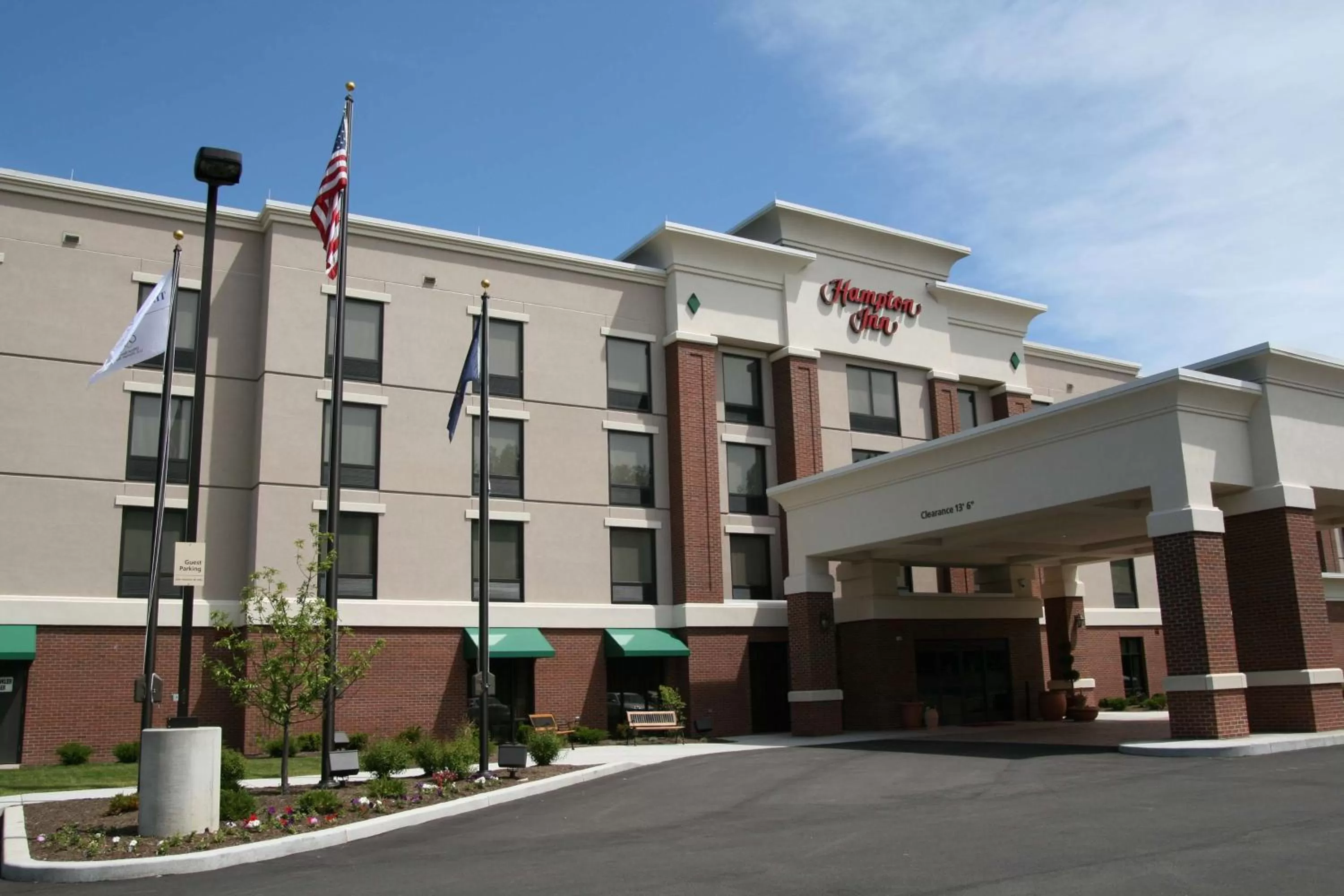 Property building in Hampton Inn Rochester-Webster