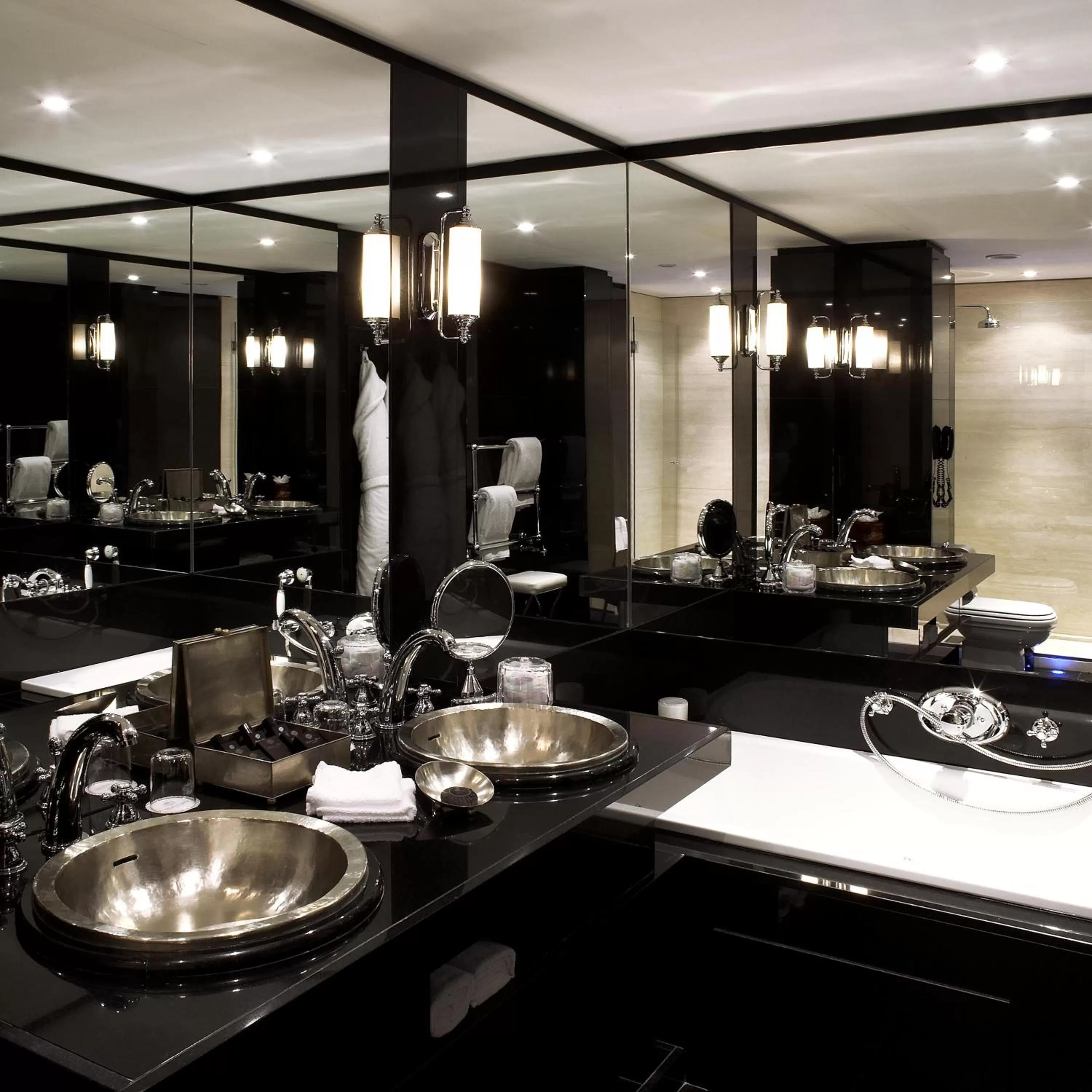 Bathroom in 60 Hyde Park Gate Hotel
