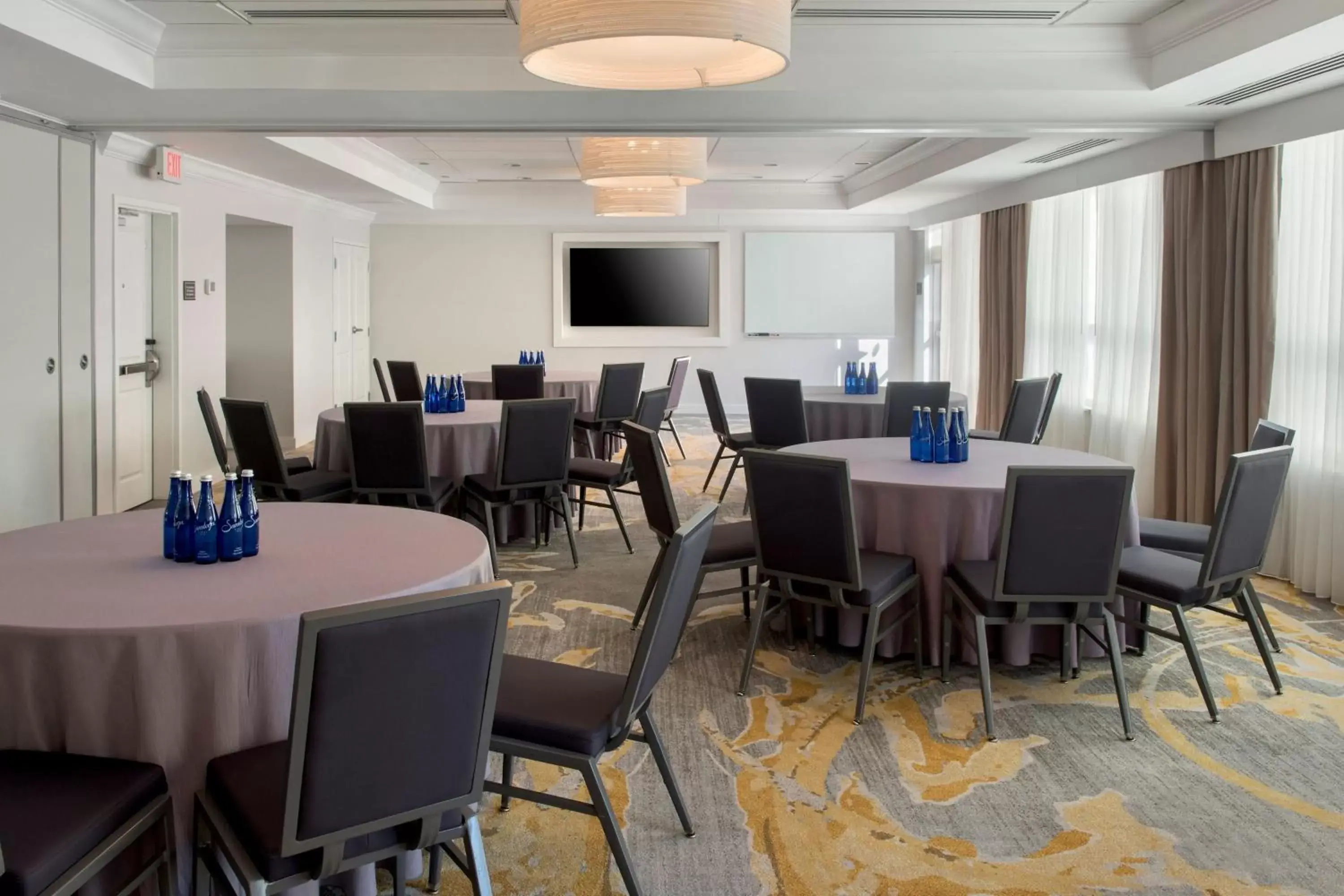 Meeting/conference room, Restaurant/Places to Eat in Residence Inn by Marriott New York Long Island East End