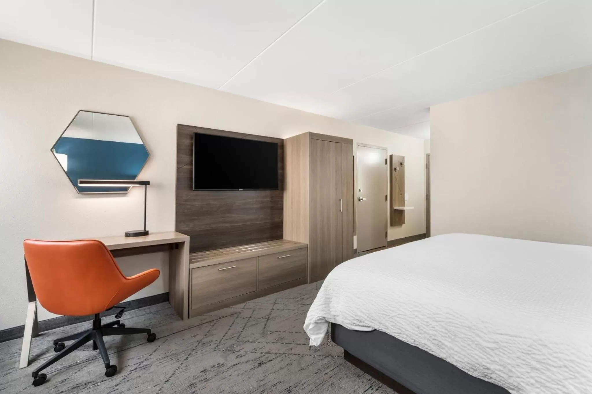 Photo of the whole room, Bed in Holiday Inn Express Greencastle by IHG