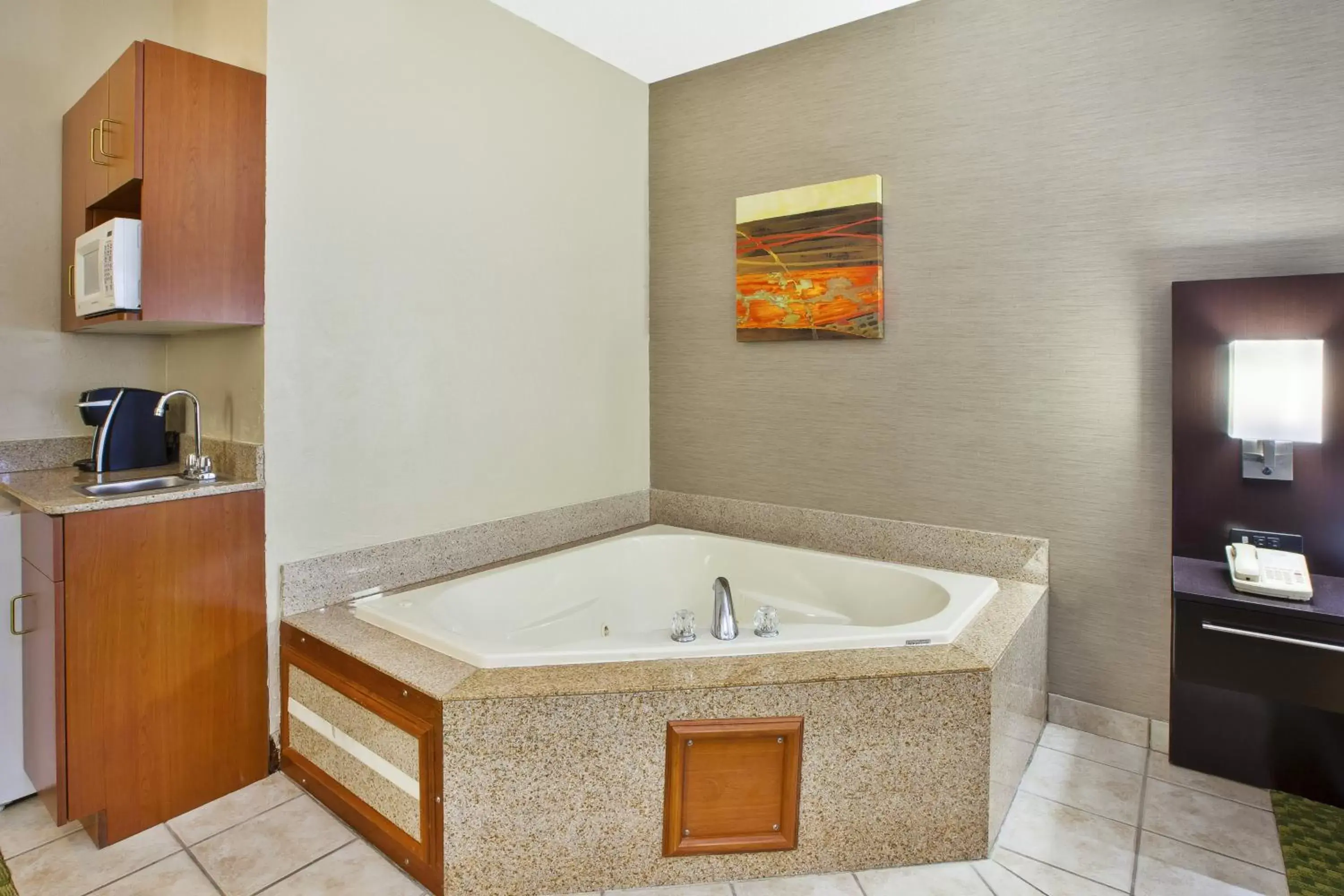 Photo of the whole room, Bathroom in Holiday Inn Express Hotel & Suites Bryan-Montpelier, an IHG Hotel