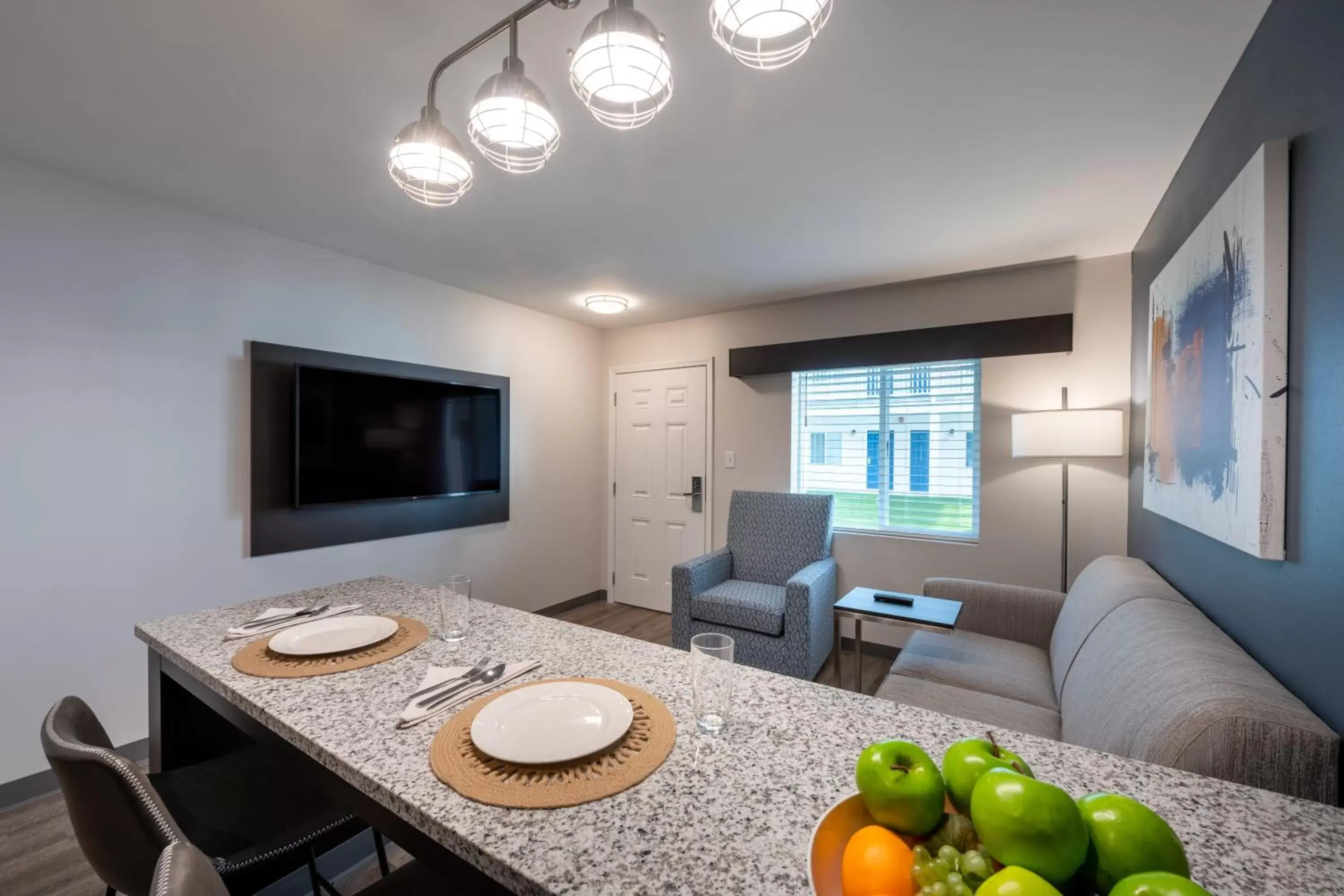 Kitchen or kitchenette, Dining Area in stayAPT Suites Alexandria-Fort Belvoir