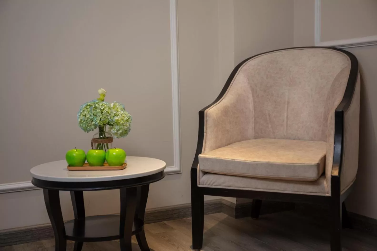 Living room in FTE Ba Dinh Hotel