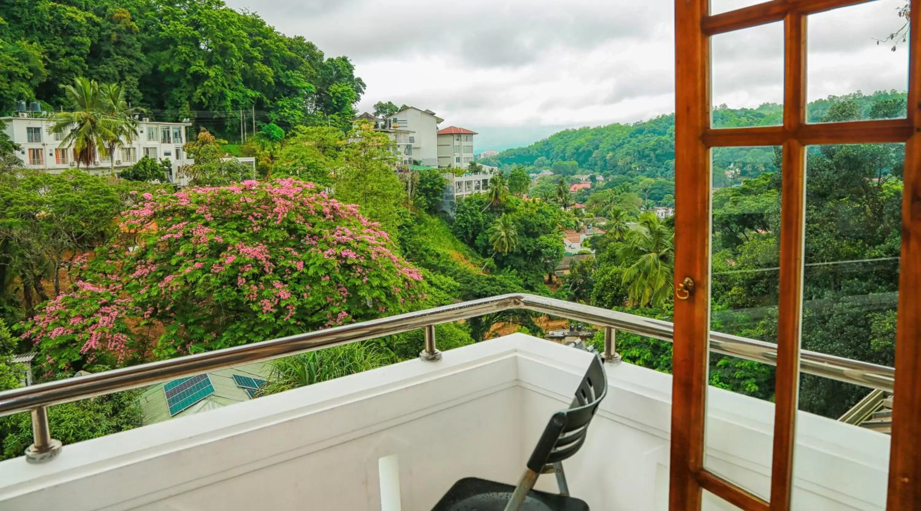 Balcony/Terrace, Mountain View in Oak Ray Serene Garden Hotel
