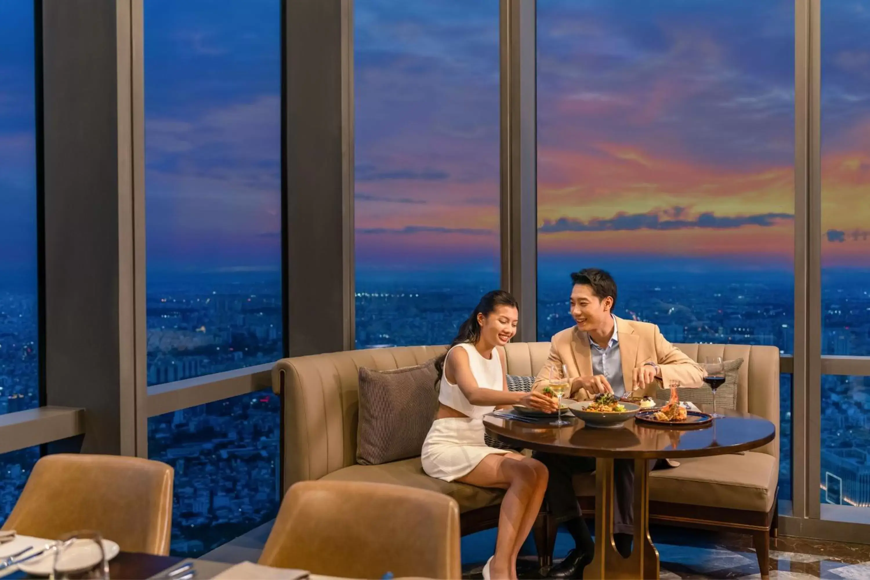 Restaurant/places to eat in Vinpearl Landmark 81, Autograph Collection