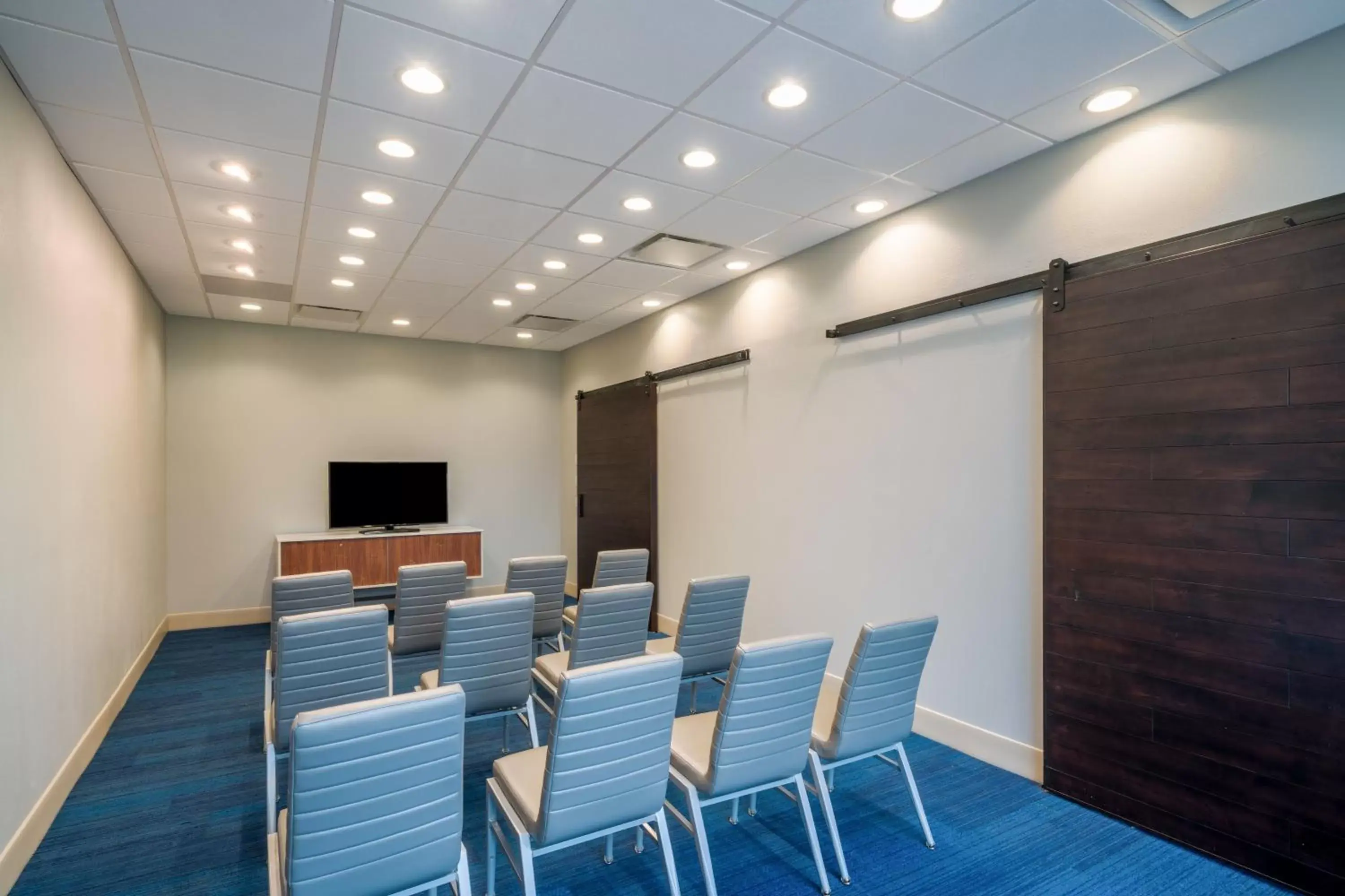Meeting/conference room in Holiday Inn Express & Suites - St Peters, an IHG Hotel
