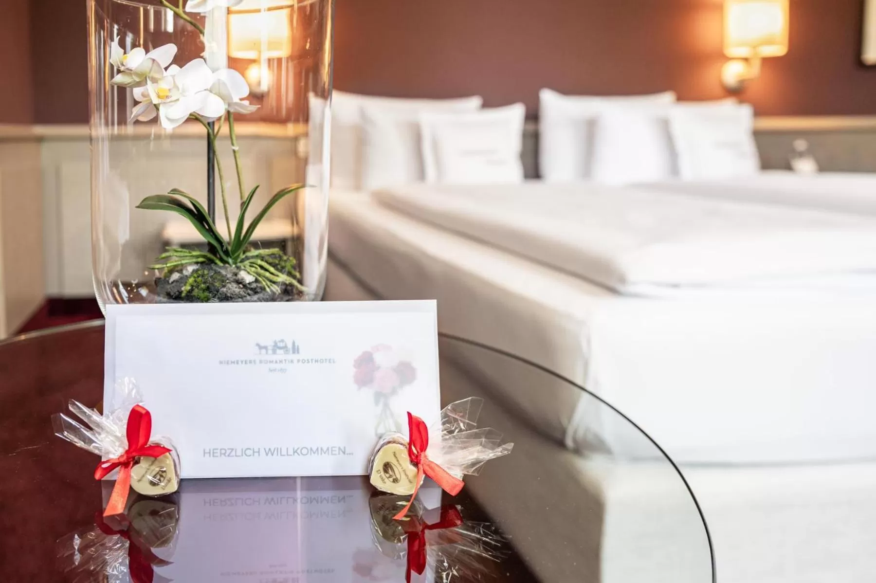 Photo of the whole room, Bed in Niemeyers Romantik Posthotel