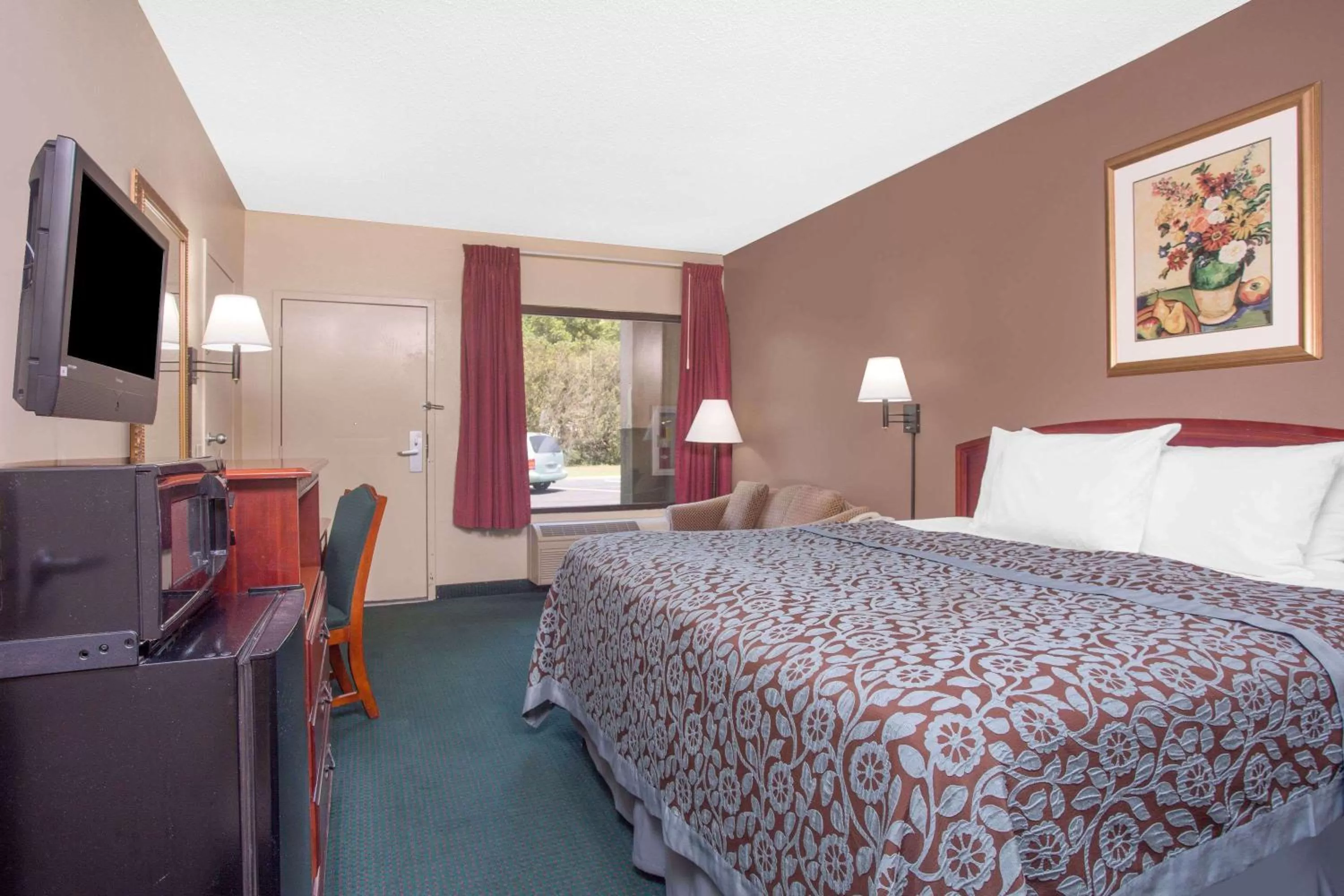 Photo of the whole room, Bed in Days Inn by Wyndham Dublin GA