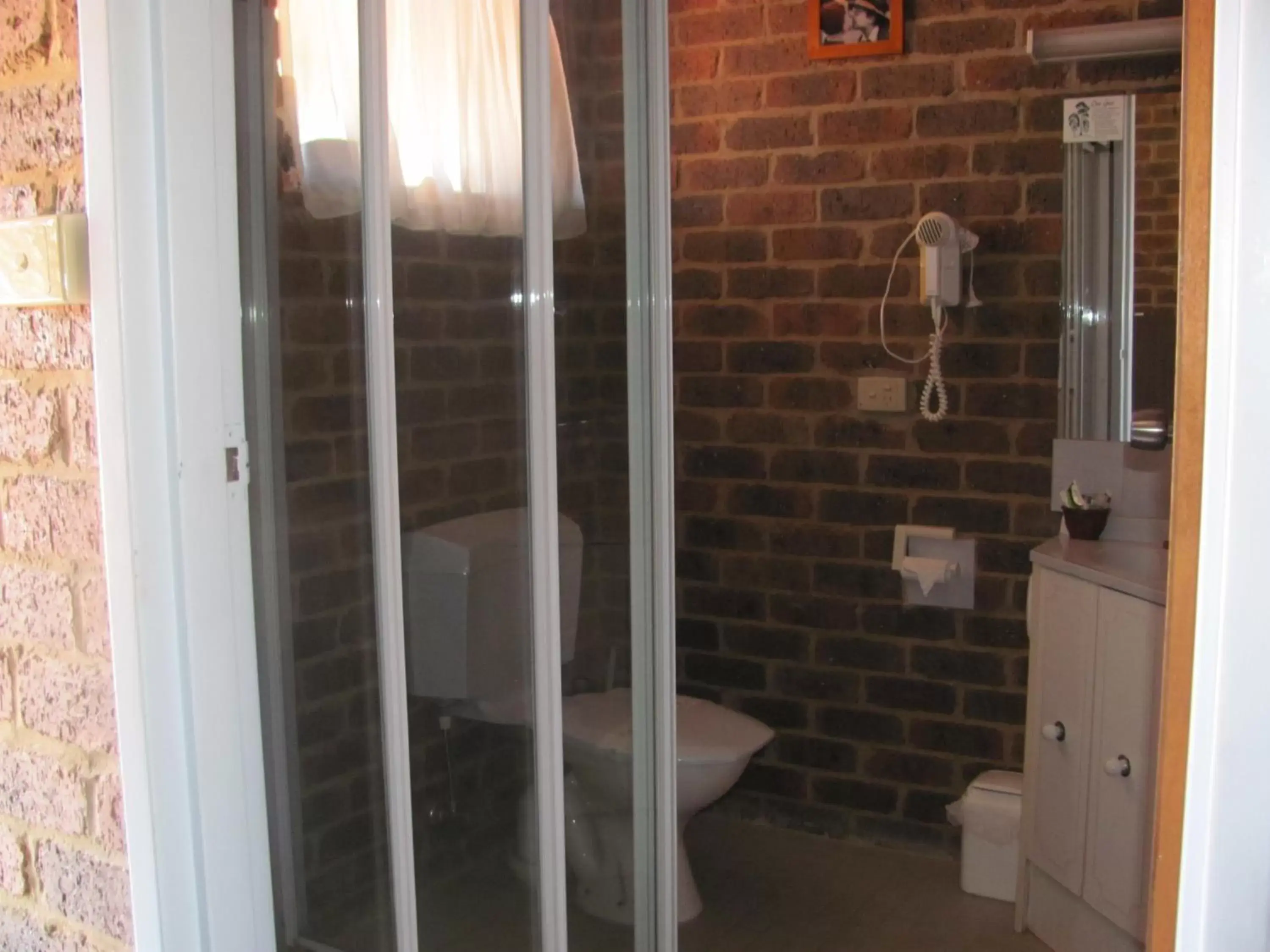 Standard Double or Twin Room in Barham Colonial Motel Standard Double or Twin Room in Barham Colonial Motel